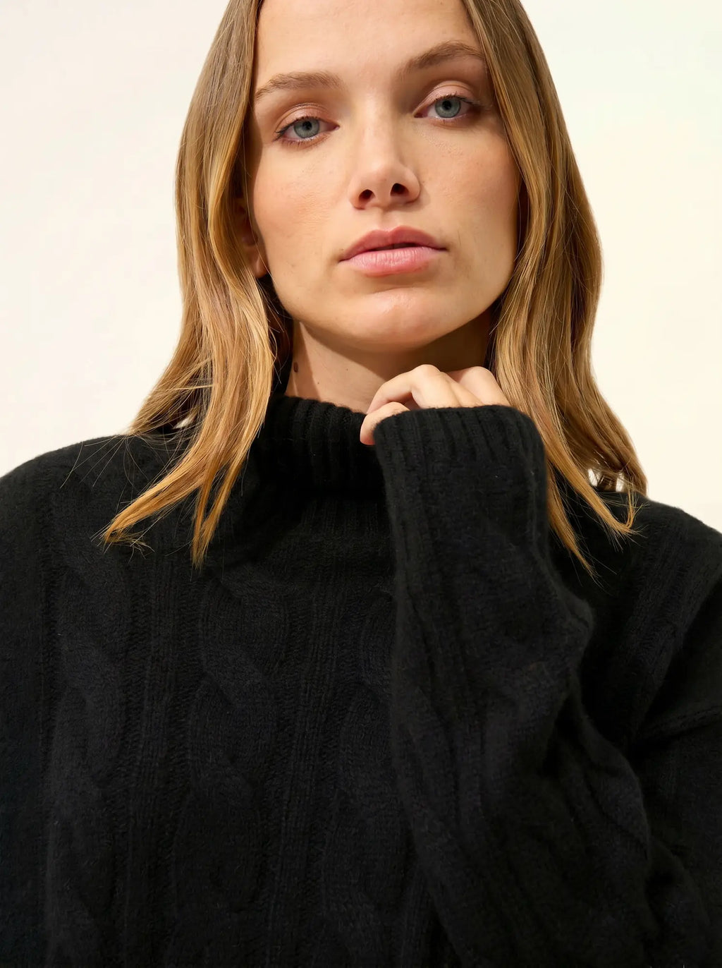 ALESSIA pull col roulé 6 fils noir