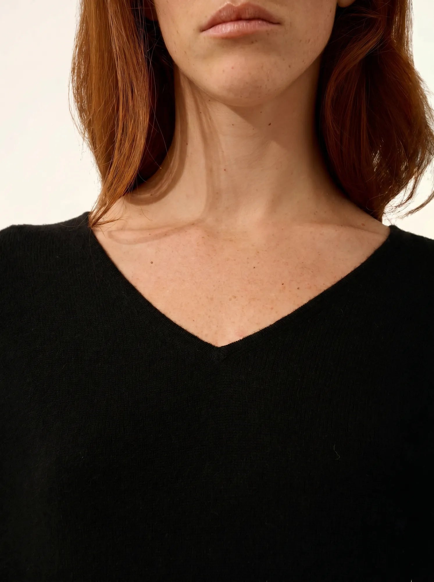 MIRELLA pullover v-ausschnitt vorne und hinten schwarz