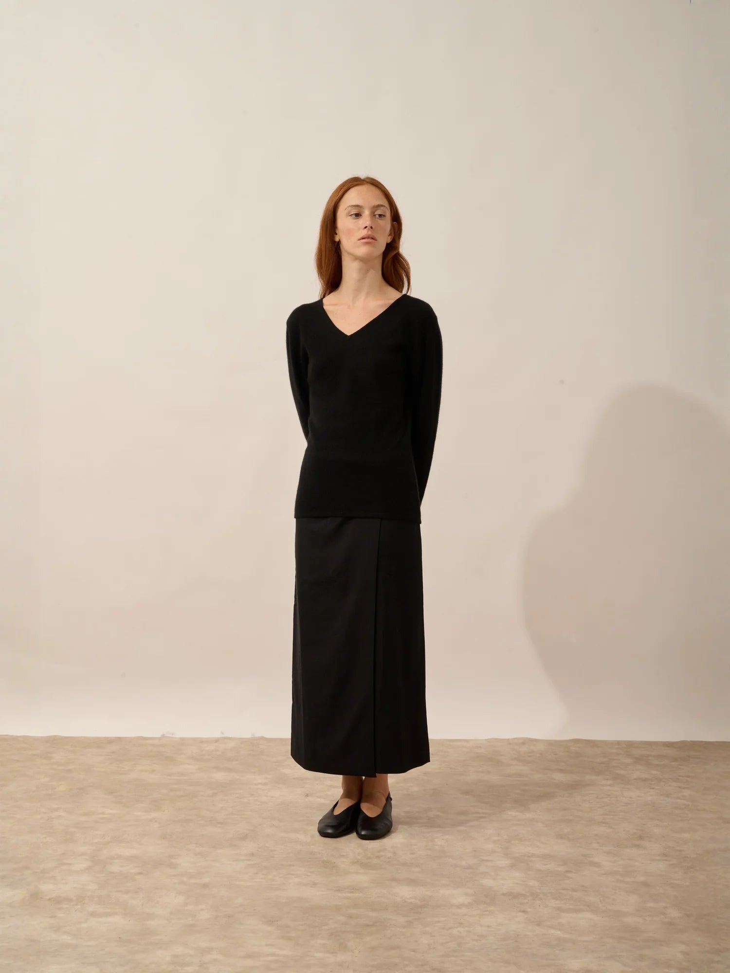 MIRELLA pullover v-ausschnitt vorne und hinten schwarz