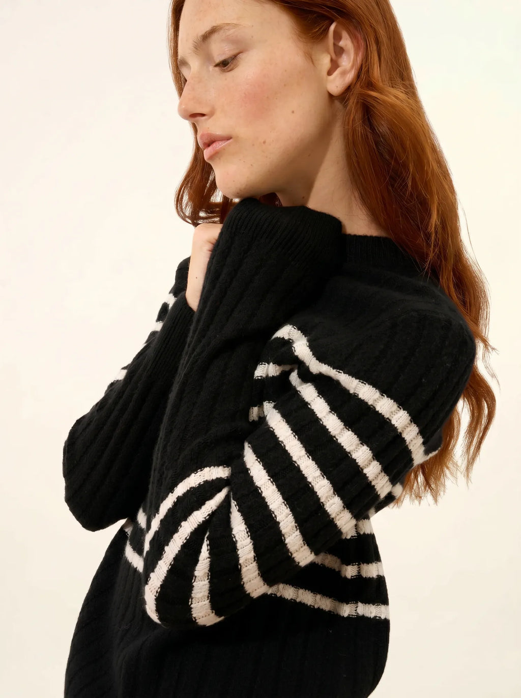 SYLVANA pull col rond 4 fils noir et ivoire