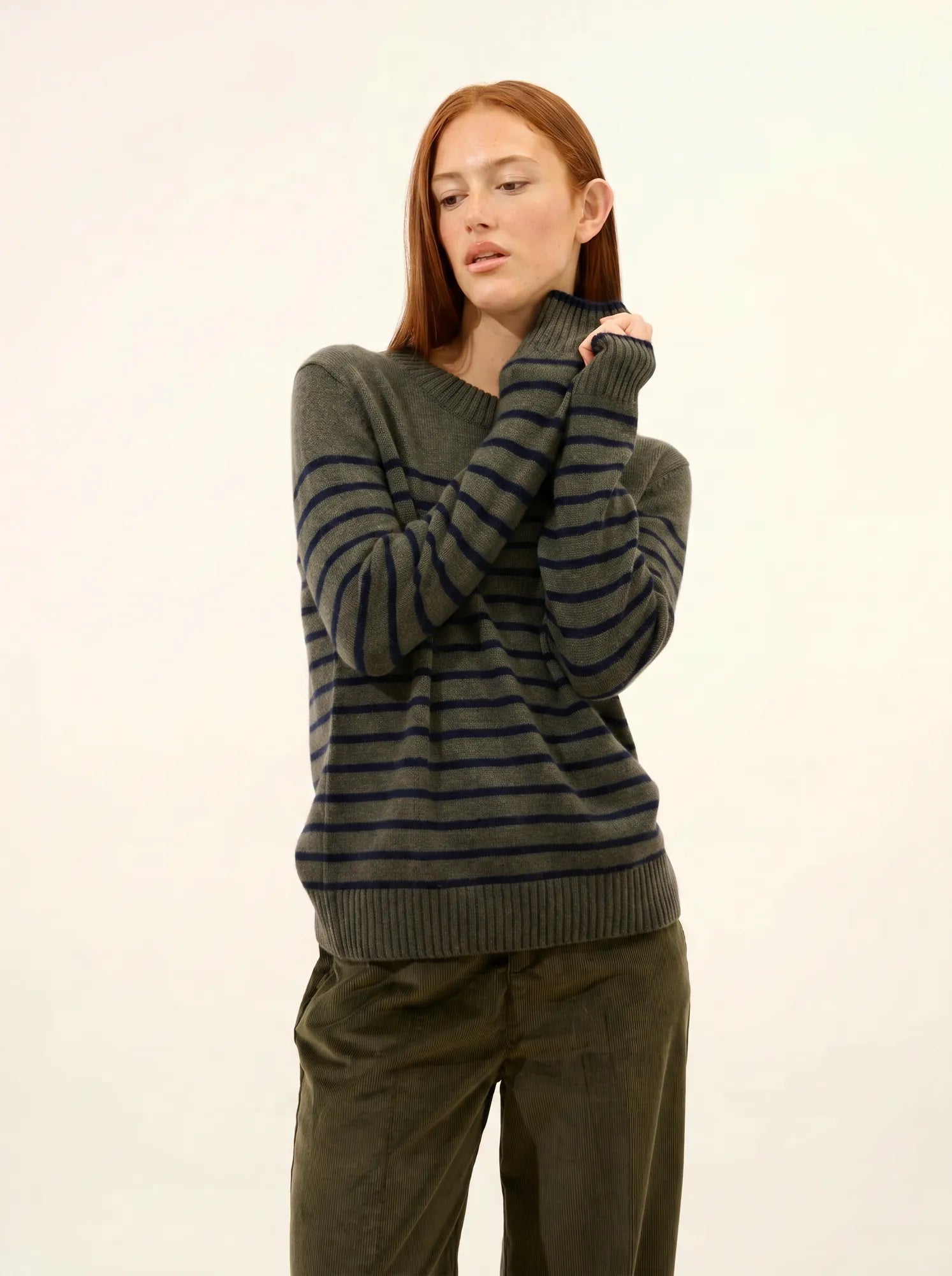 FIORA pull col rond 4 fils bleu marine et kaki chiné