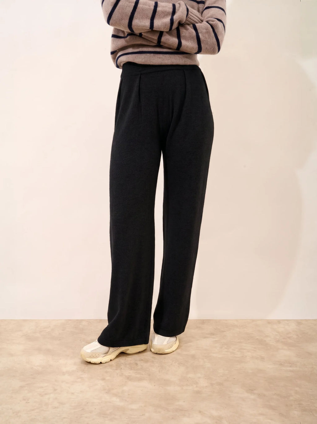 DAPHNE Wide-Leg Trousers Black