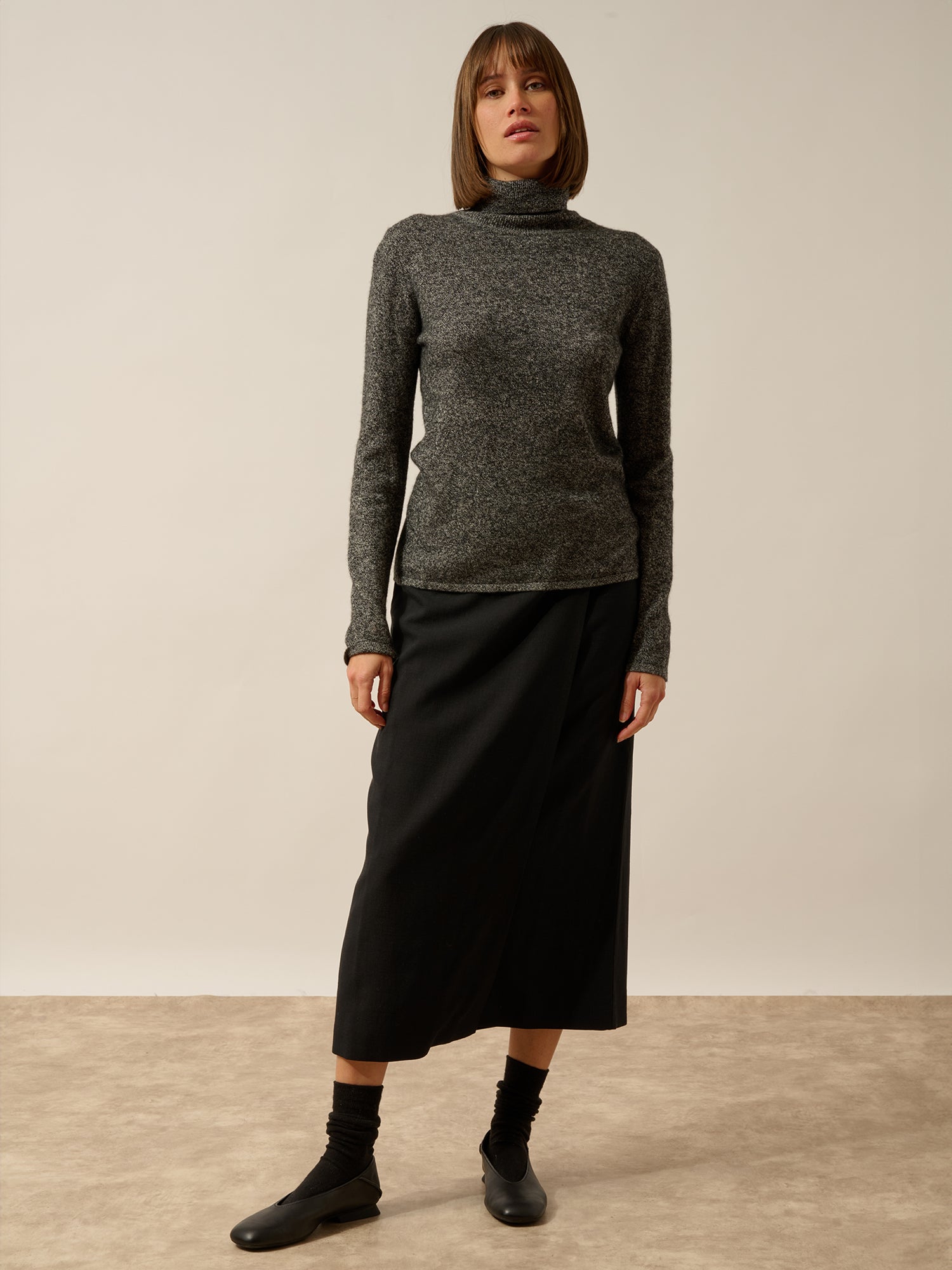 AVA pull col roulé noir/blanc