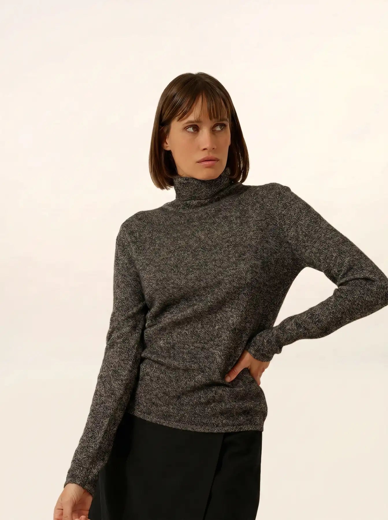 AVA pullover rollkragen schwarz und weiß