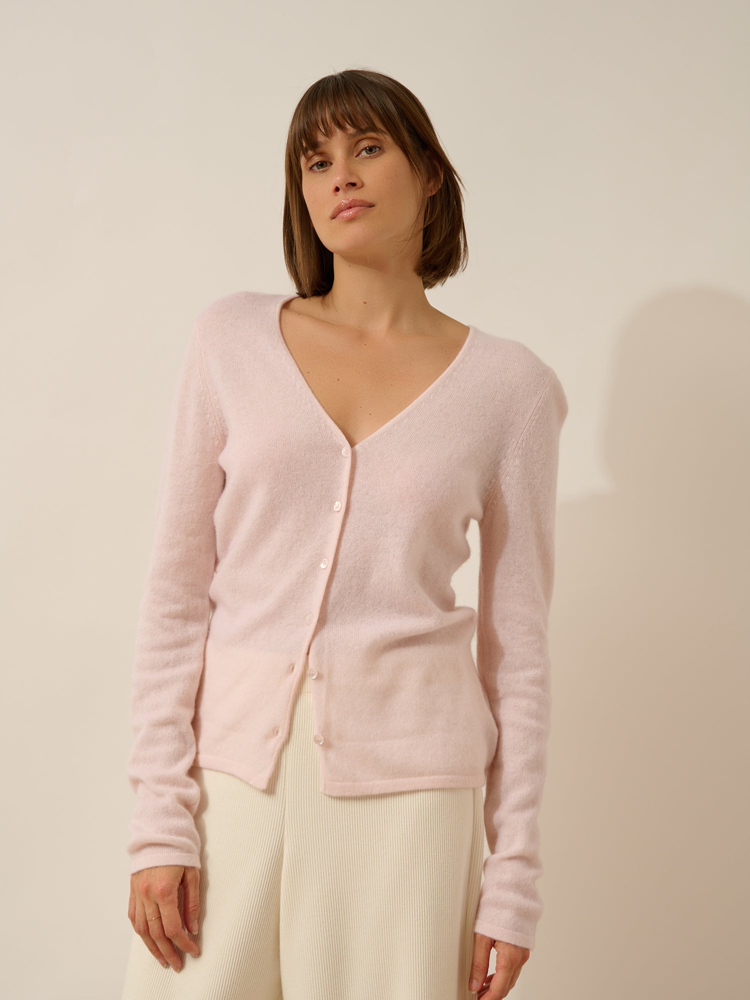 NORMA cardigan col v baby pink
