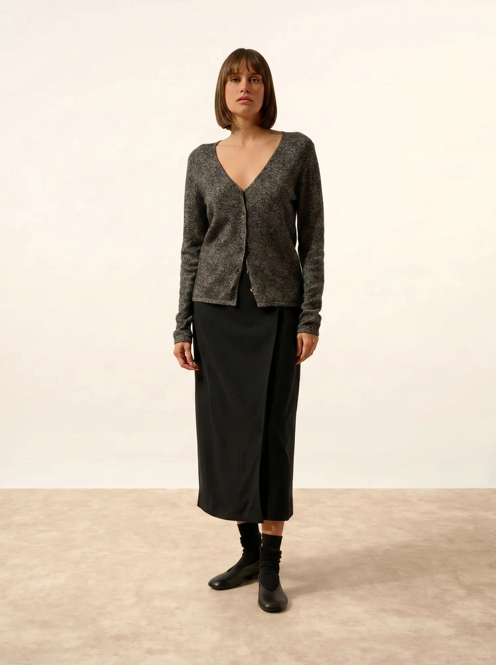 NORMA strickjacke v-ausschnitt schwarz und weiß