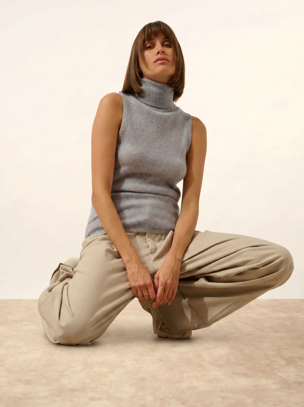 VIOLET pullover rollkragen ärmellos blau elfenbein