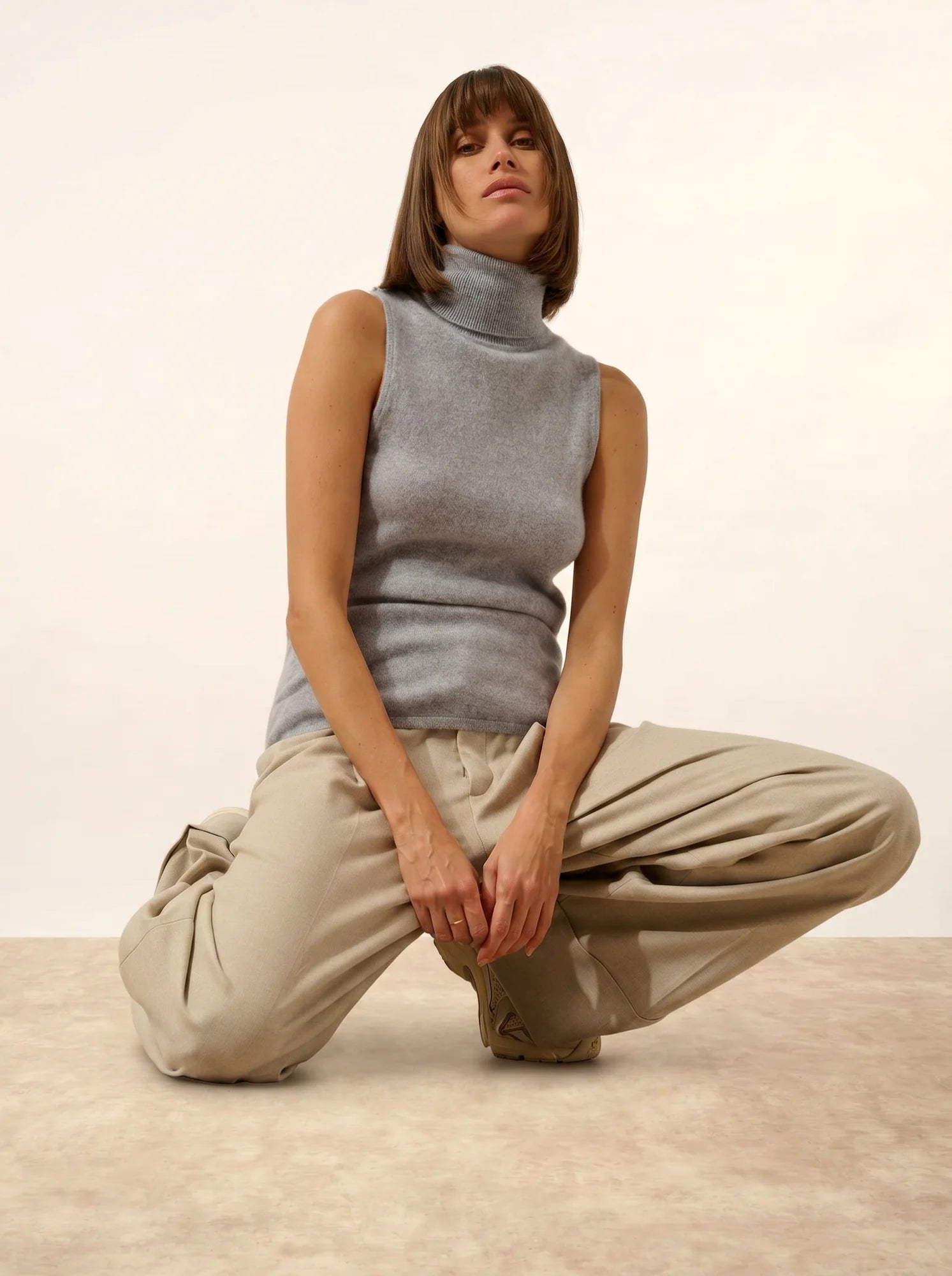 VIOLET pullover rollkragen ärmellos blau elfenbein