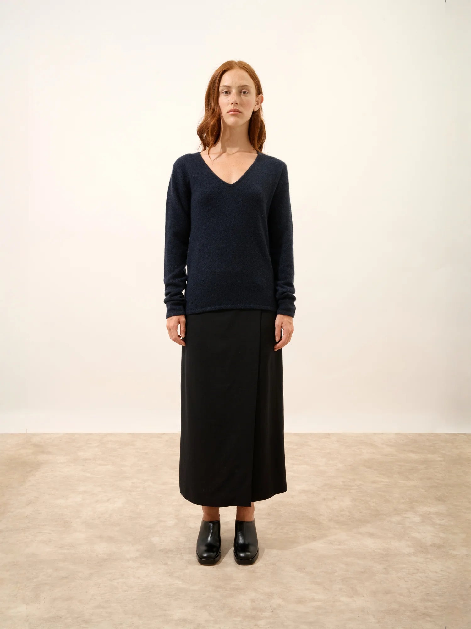 ABBY pullover v-ausschnitt 4-fädig caviar