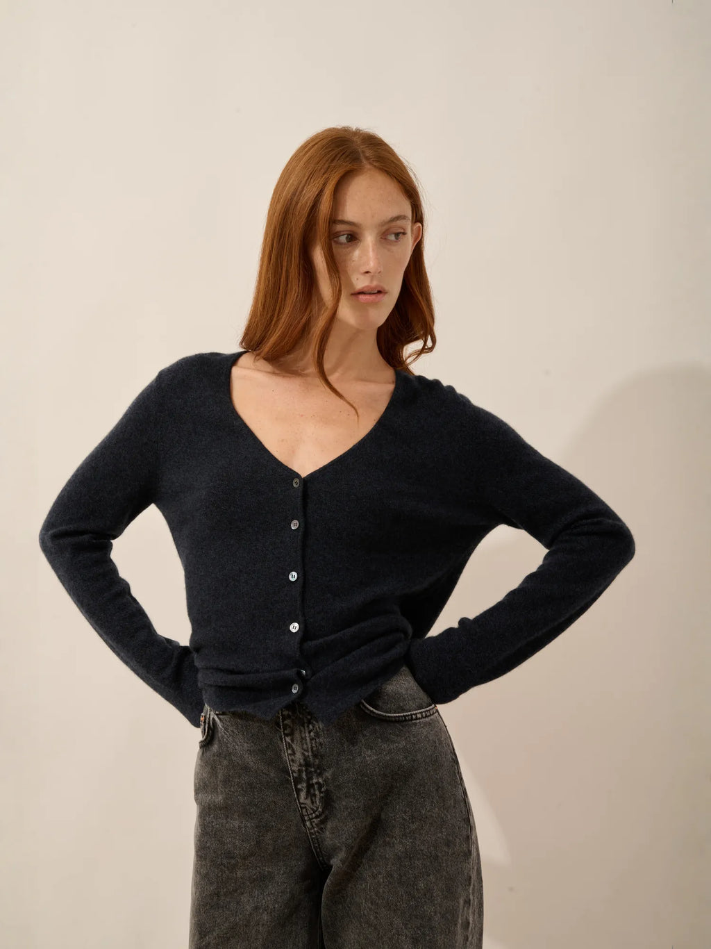 NORMA strickjacke v-ausschnitt caviar