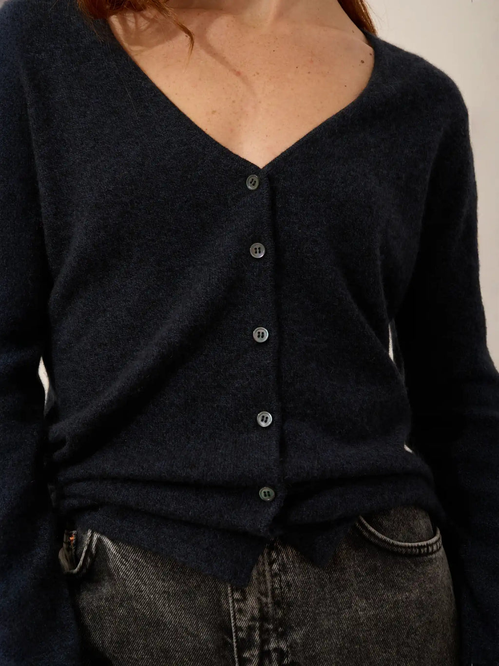 NORMA strickjacke v-ausschnitt caviar
