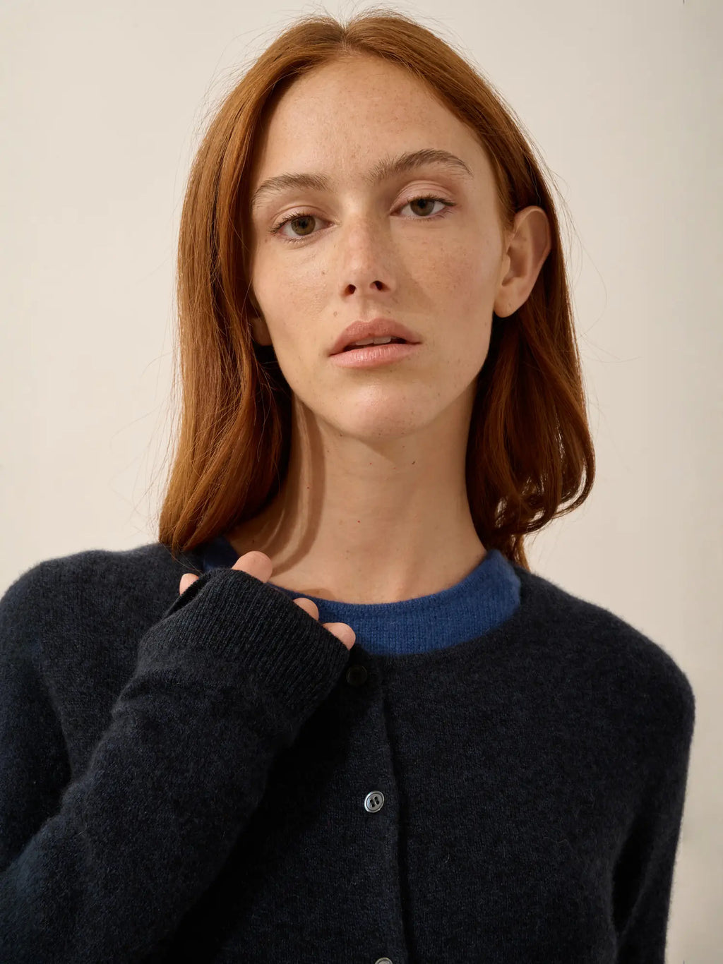 KATHARINE strickjacke rundhalsausschnitt caviar