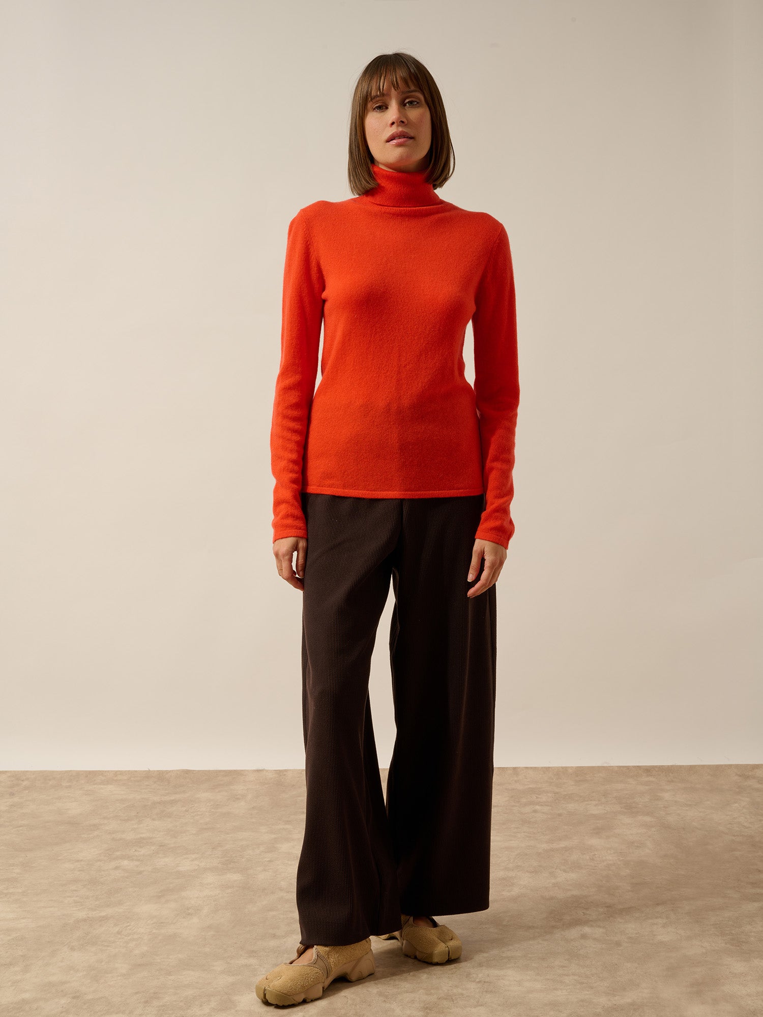 AVA pull col roulé orange