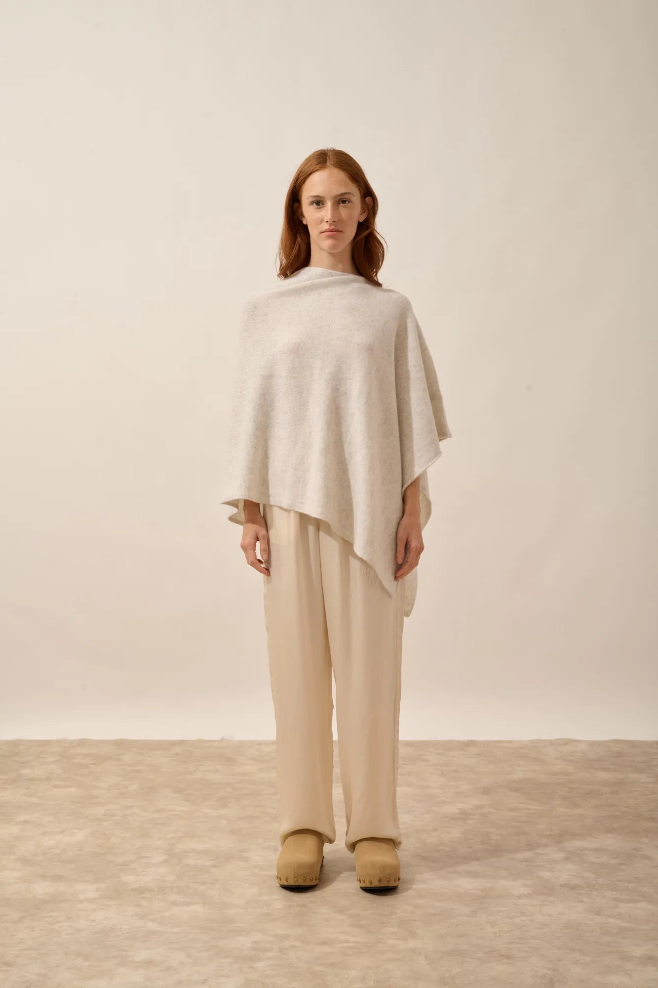 SALLY poncho 4-fädig perlgrau meliert