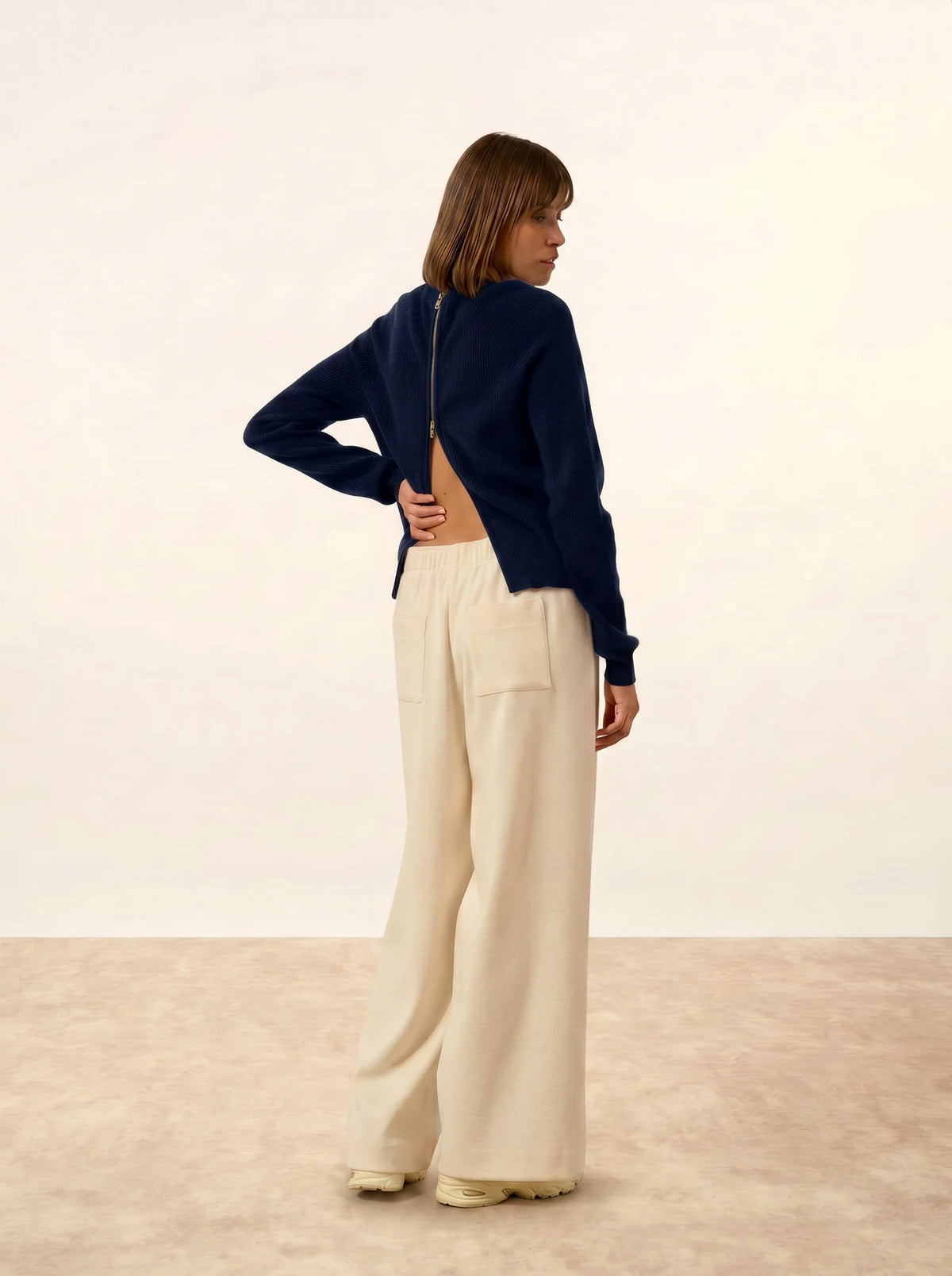 JONA Pull Col Rond Zippé Dos Bleu Marine