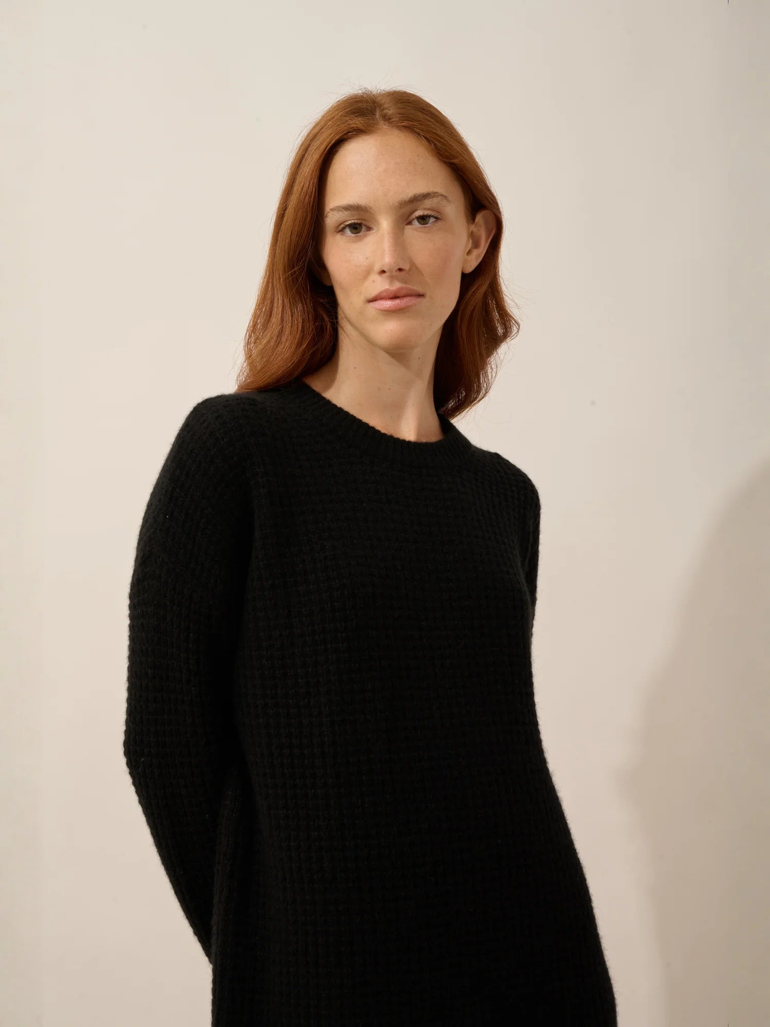ELENA kleid rundhalsausschnitt 6-fädig schwarz