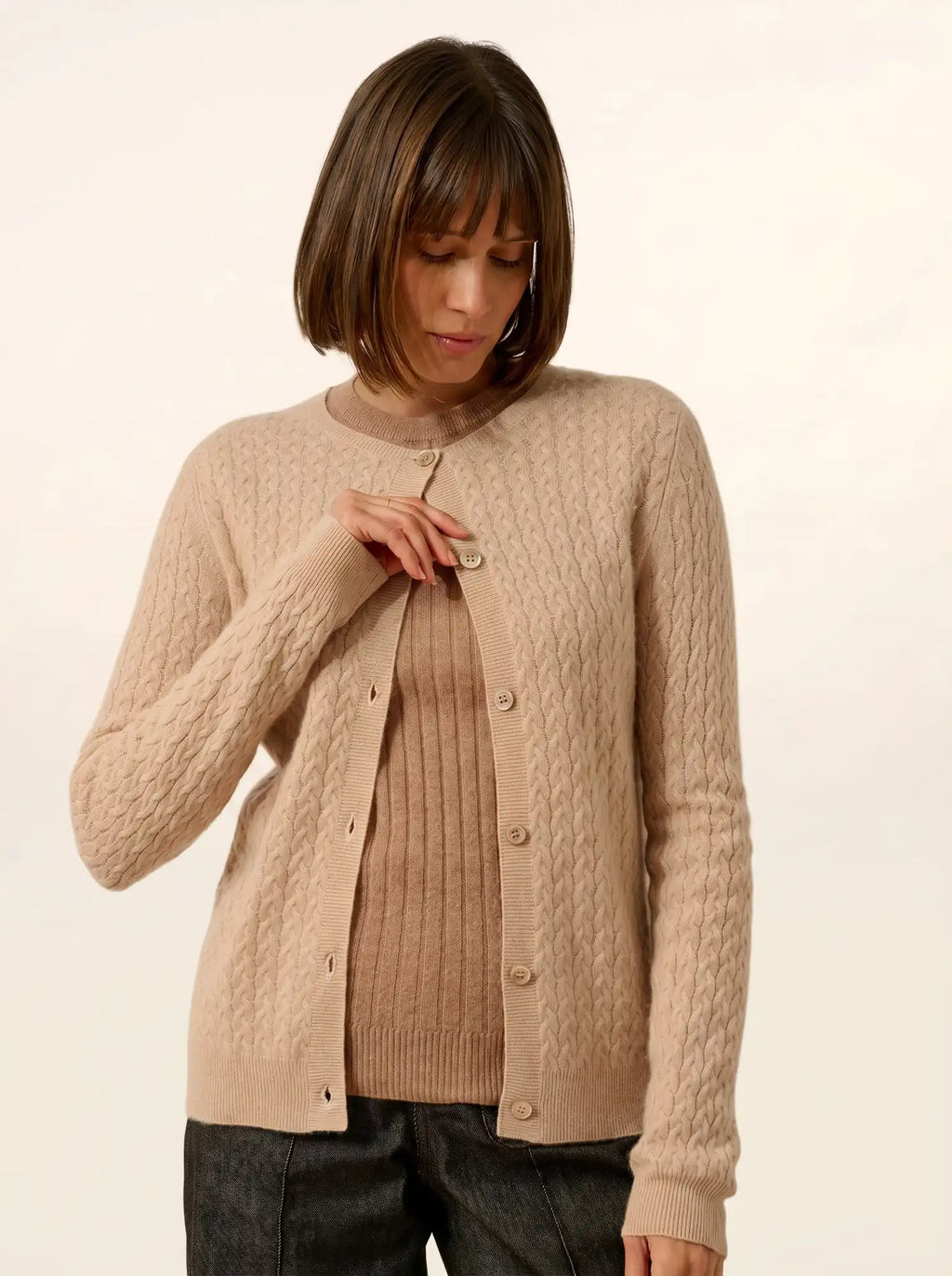 LAURA strickjacke rundhalsausschnitt nude