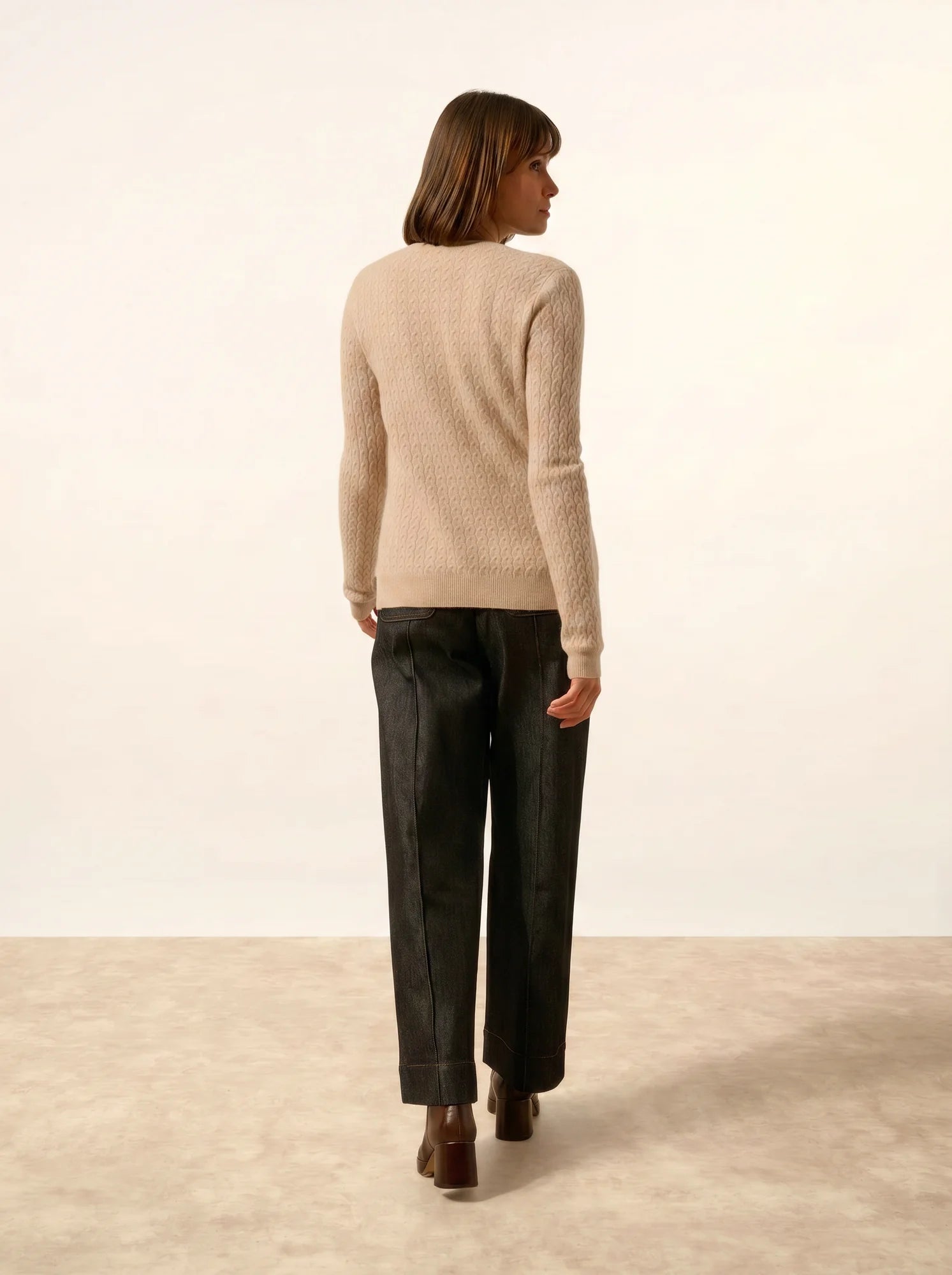 LAURA strickjacke rundhalsausschnitt nude