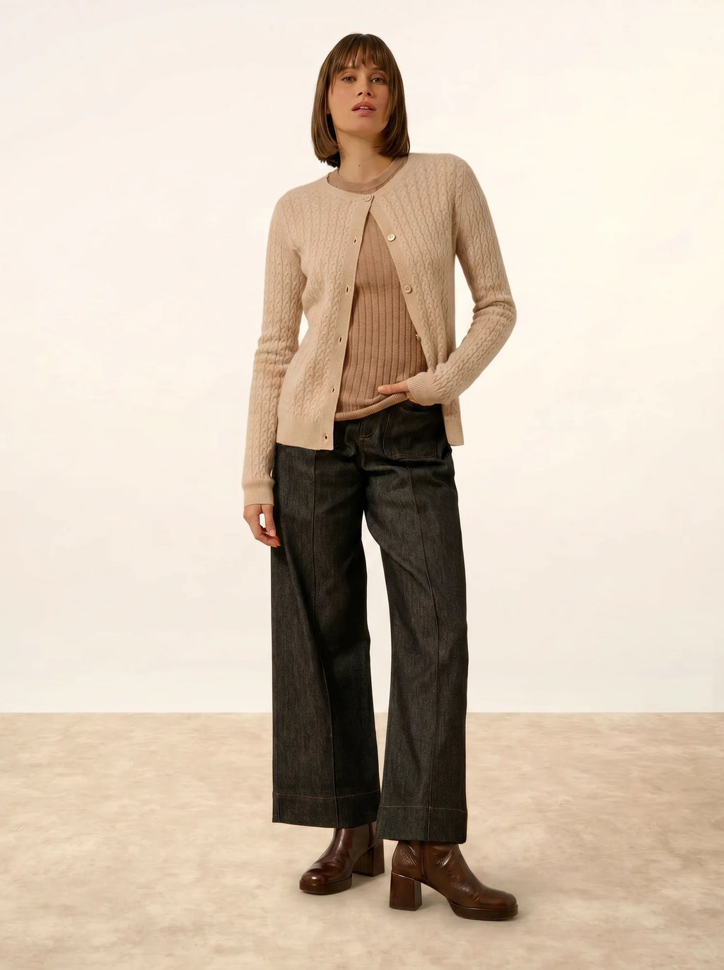 LAURA strickjacke rundhalsausschnitt nude