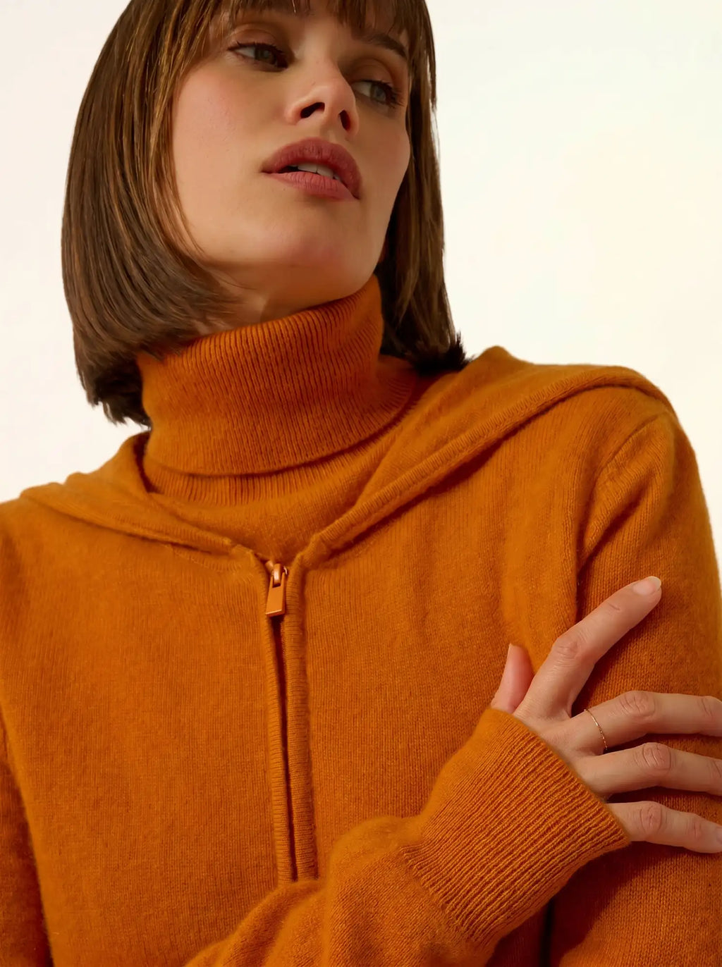 DEBBIE weste mit reissverschluss mit kapuze ocre