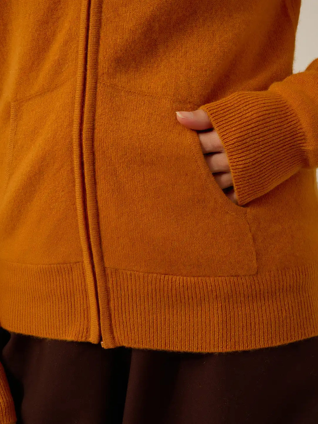 DEBBIE weste mit reissverschluss mit kapuze ocre