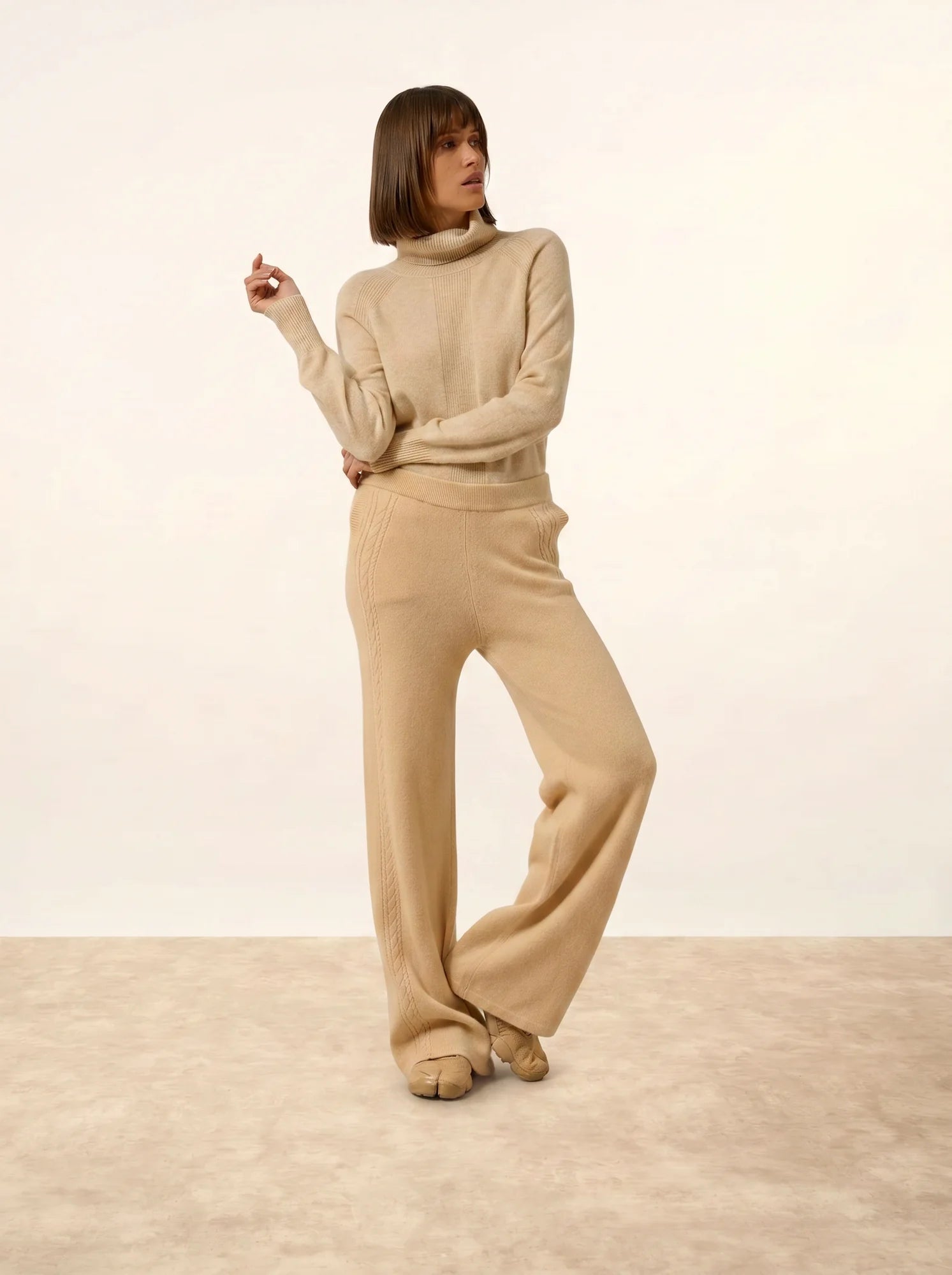 ODETTE hose weit 4-fädig beige