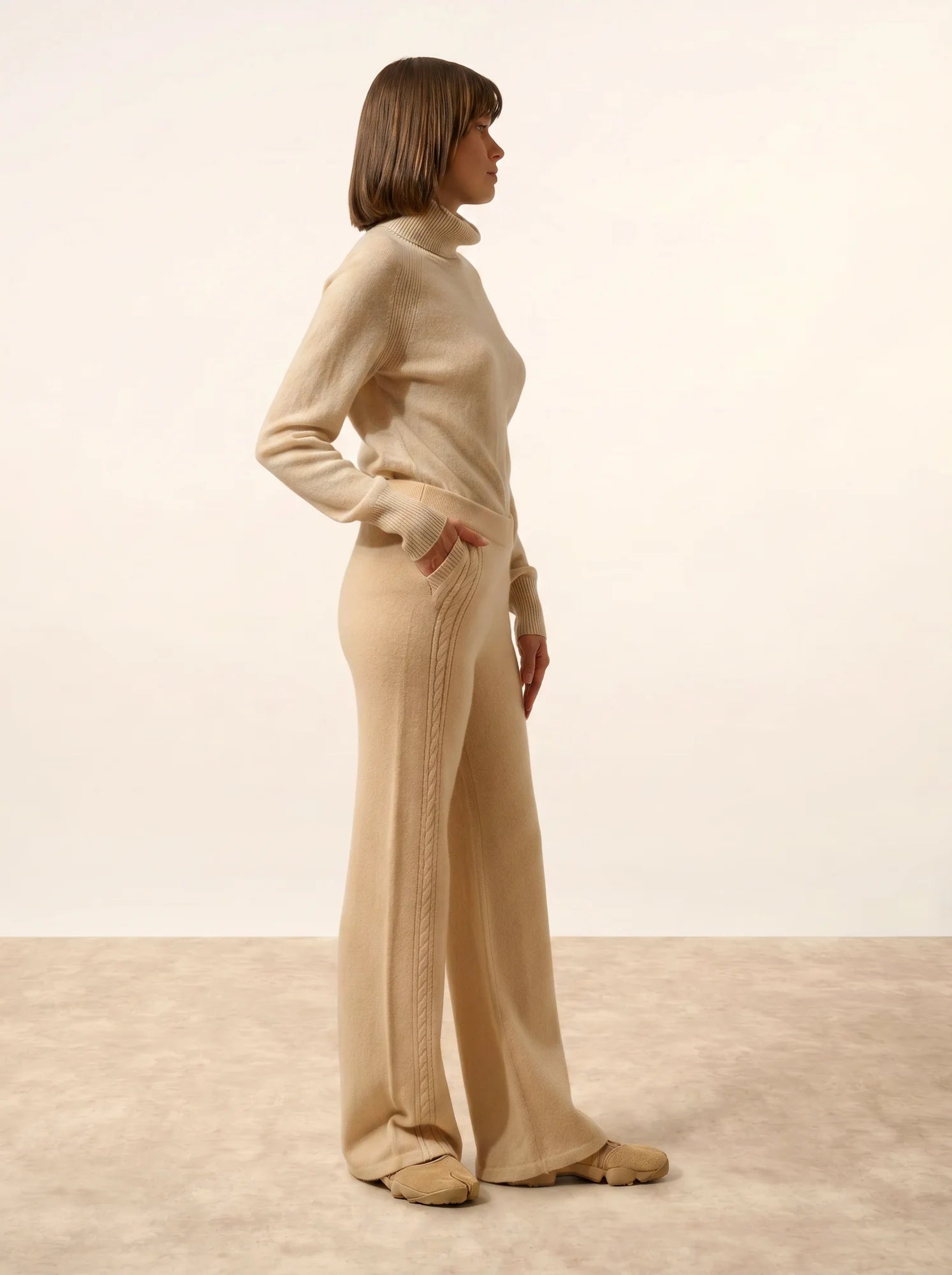 ODETTE hose weit 4-fädig beige