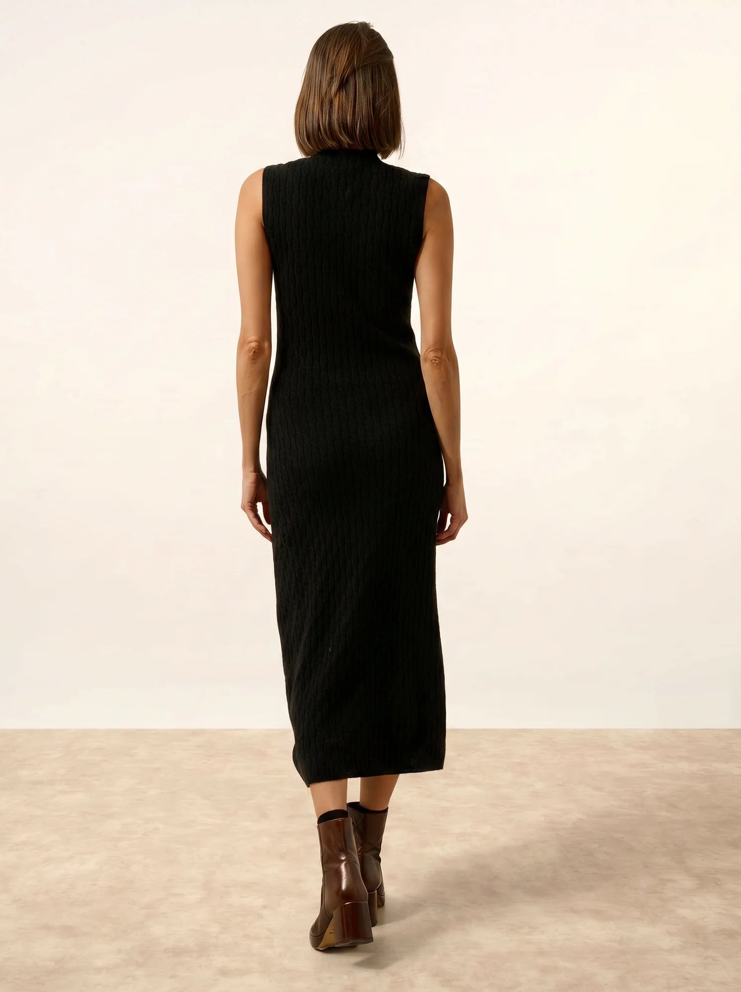MANON kleid stehkragen ärmellos schwarz