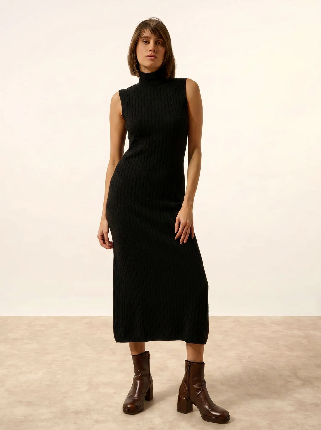 MANON kleid stehkragen ärmellos schwarz