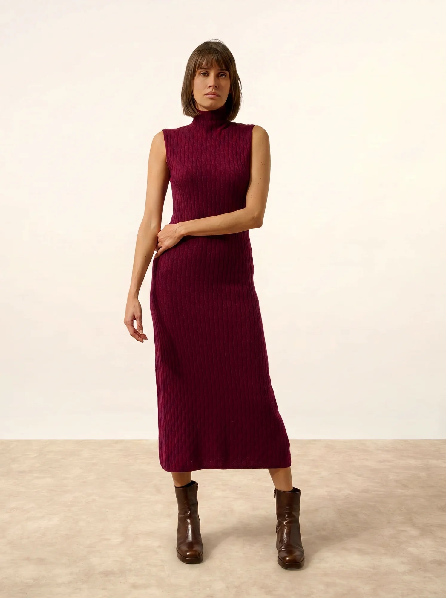 MANON kleid stehkragen ärmellos bordeaux
