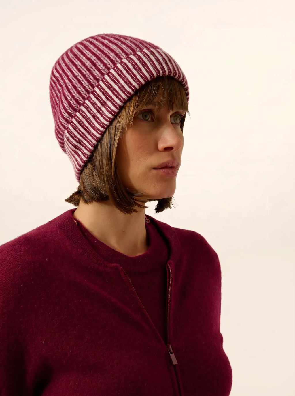 SLOANNE mütze 4-fädig bordeaux und elfenbein