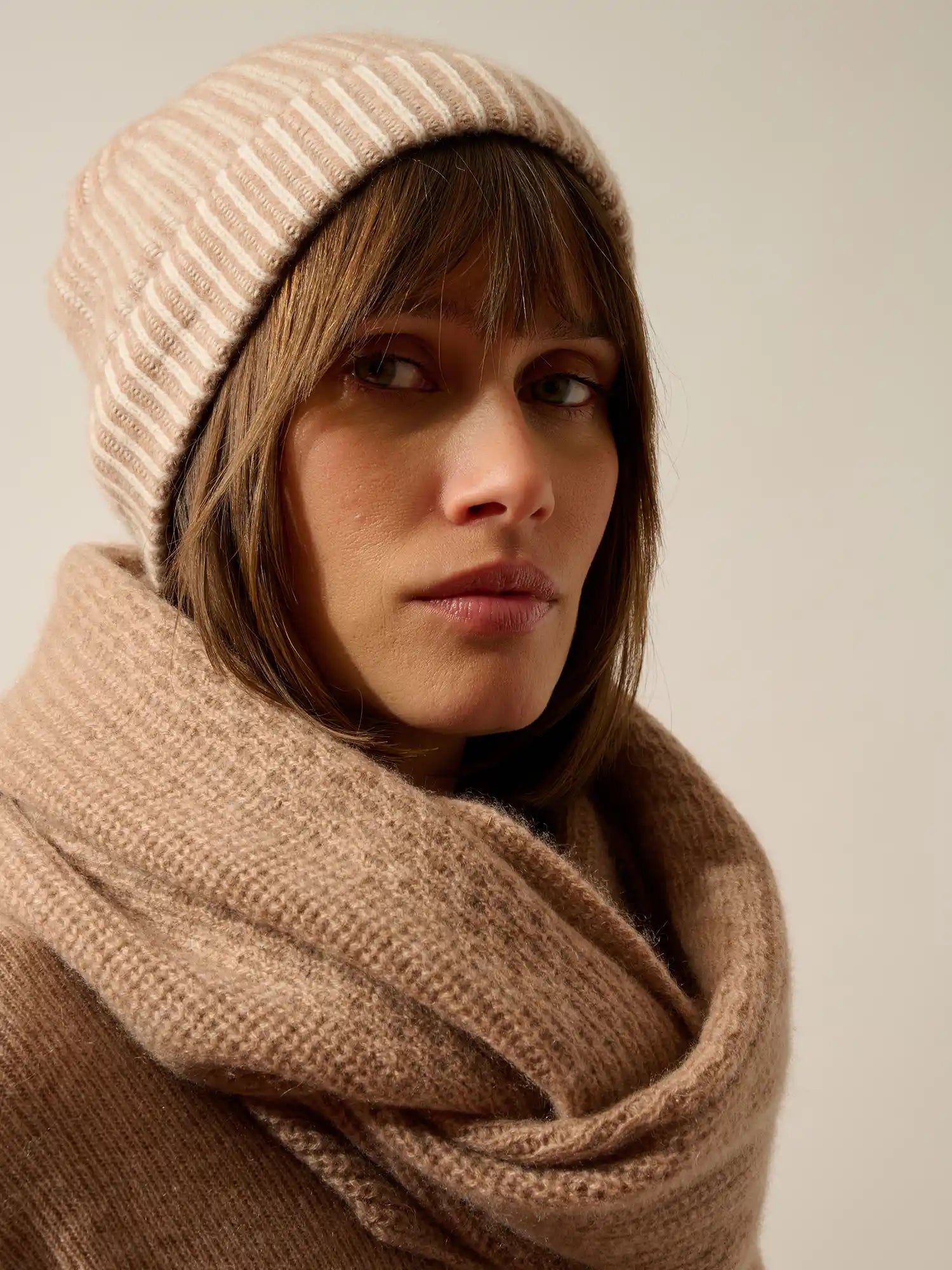 SLOANNE mütze 4-fädig elfenbein und camel meliert