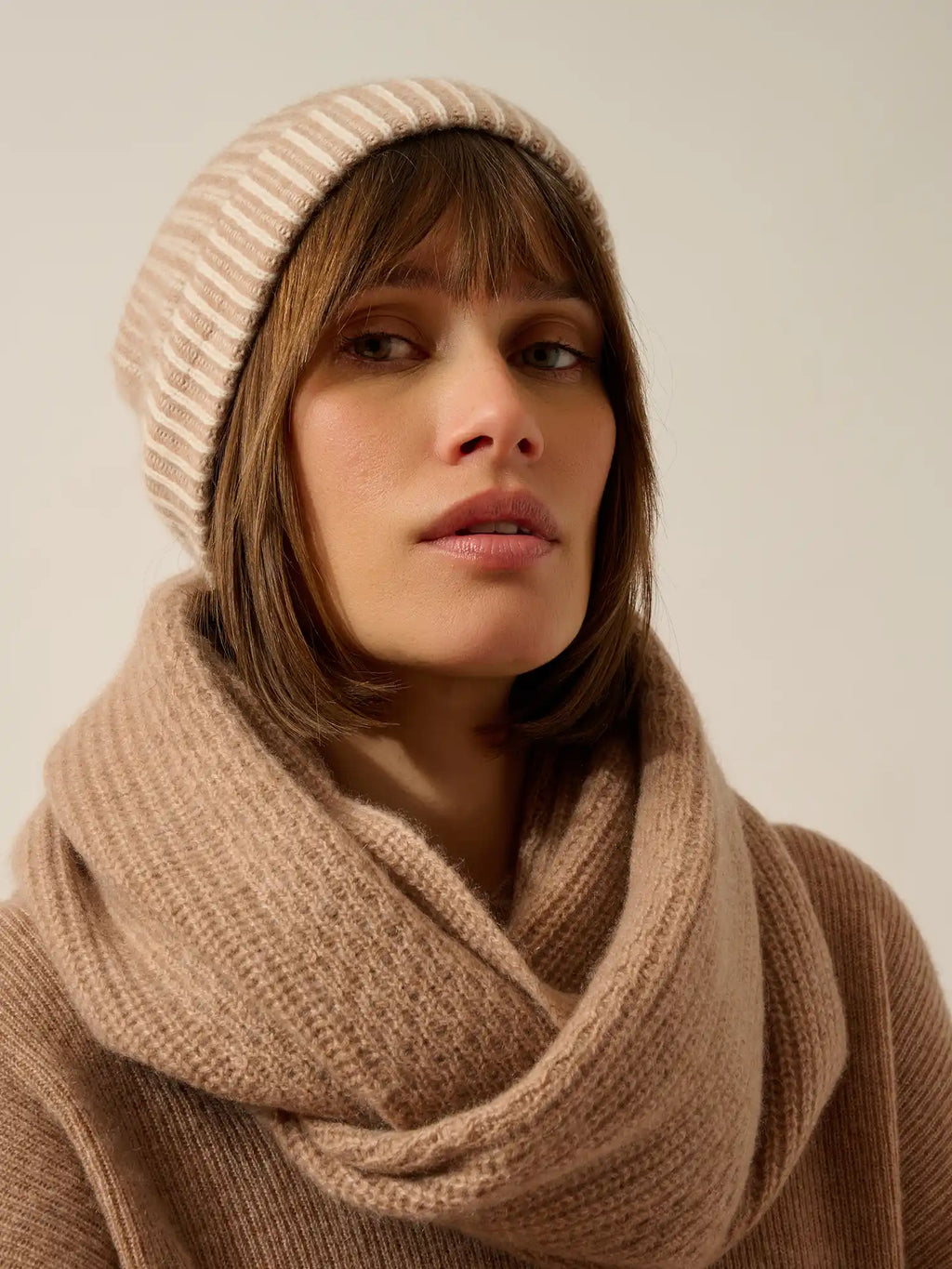 MARINA halswärmer 4-fädig camel meliert
