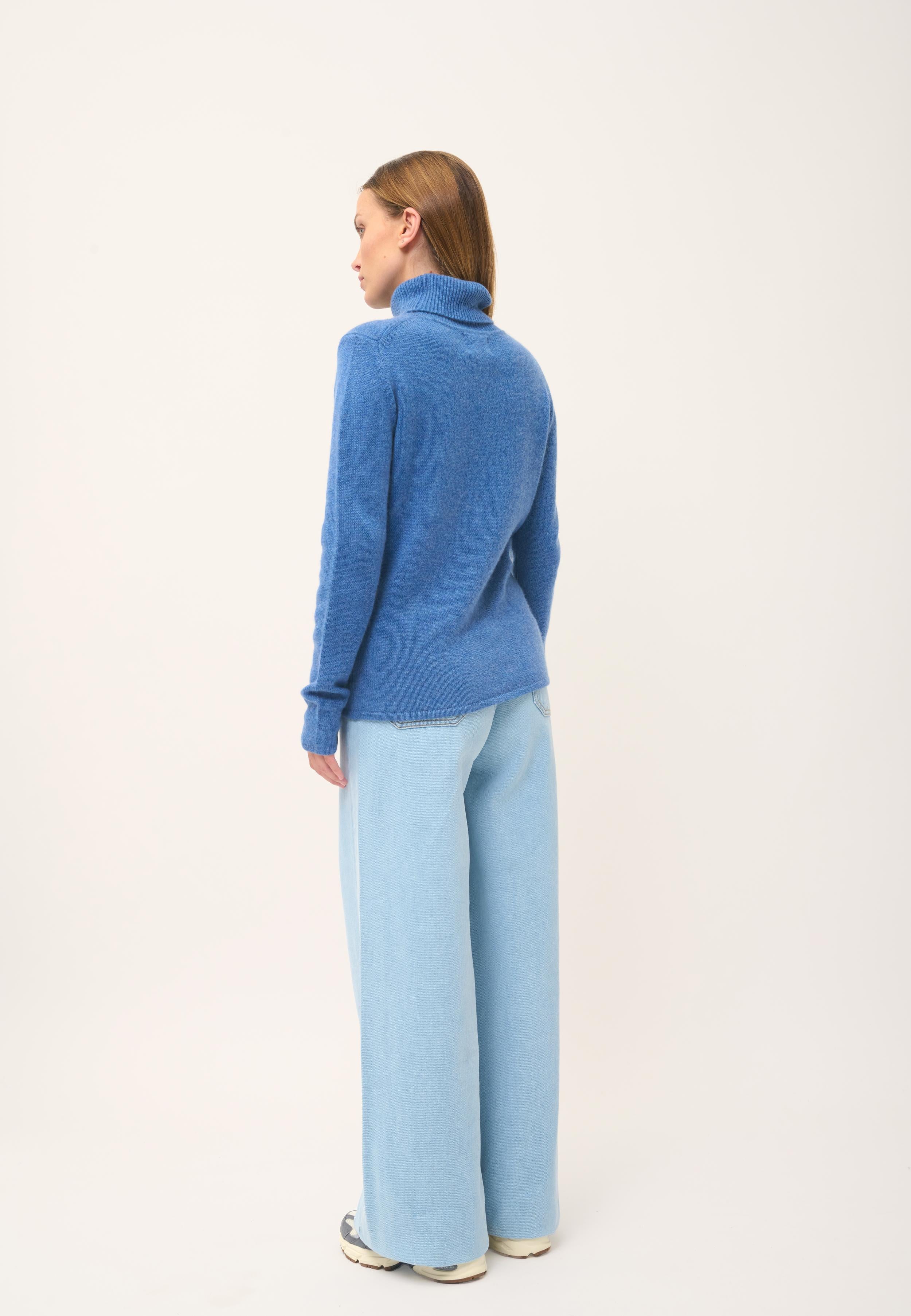 JUNE pull col roulé bleu denim
