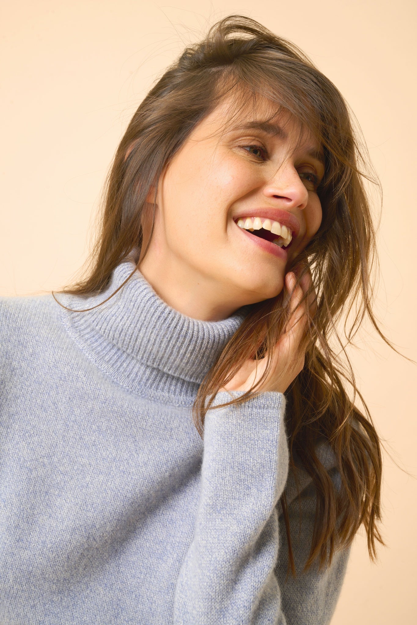 JUNE pull col roulé bleu ivoire