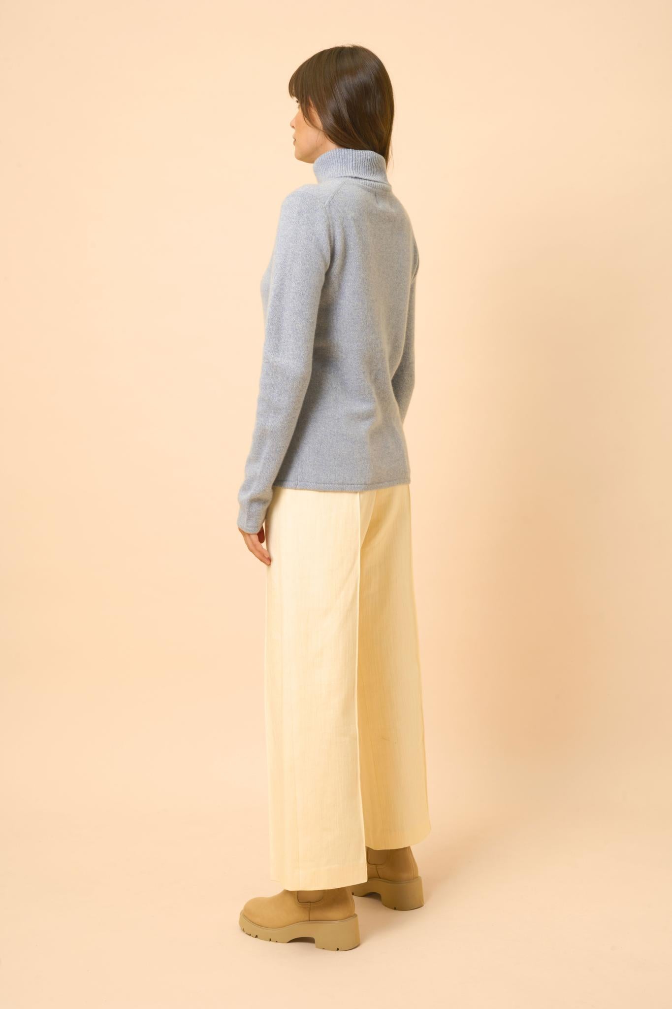 JUNE pull col roulé bleu ivoire