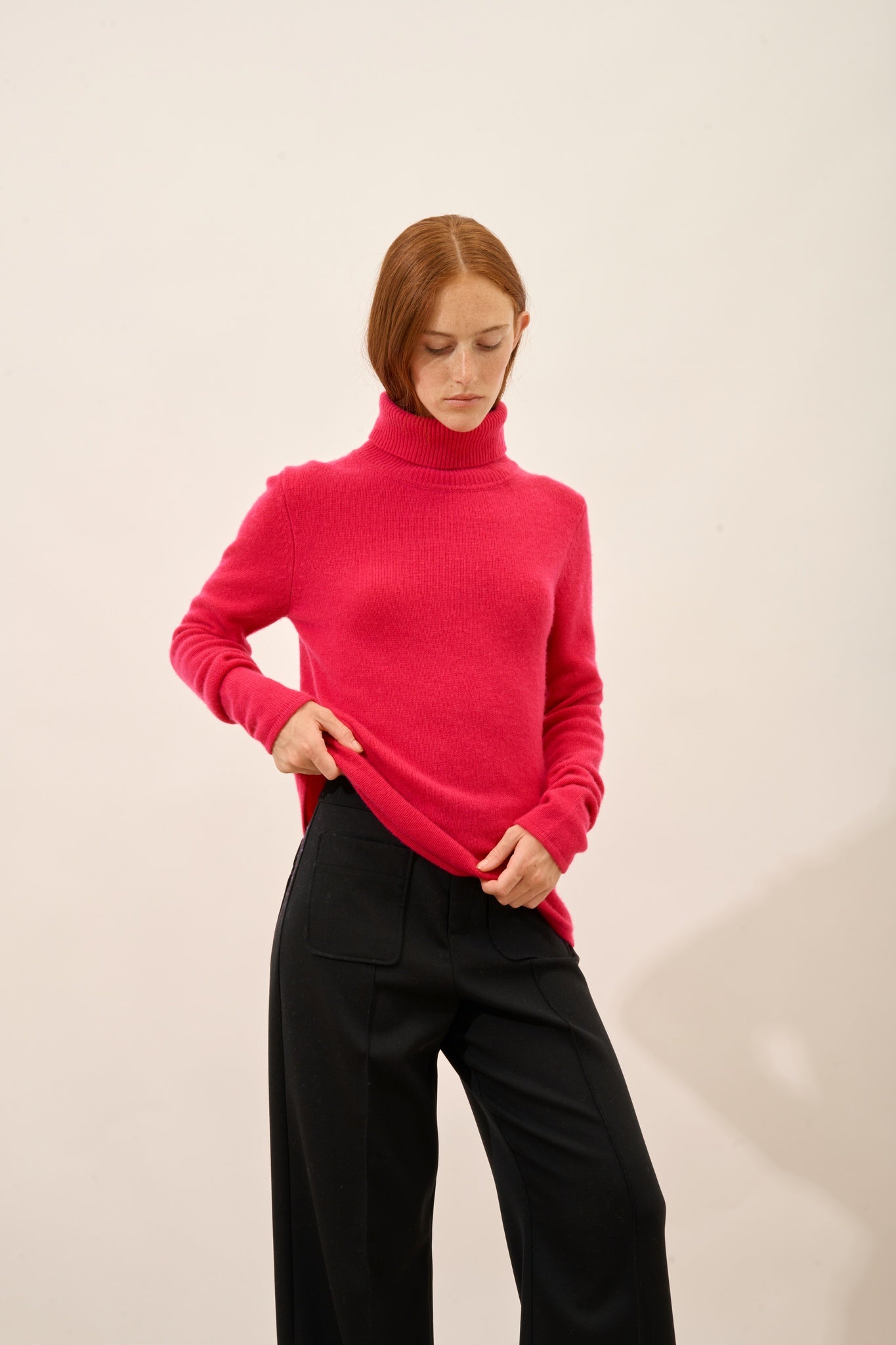 JUNE pull col roulé fuchsia