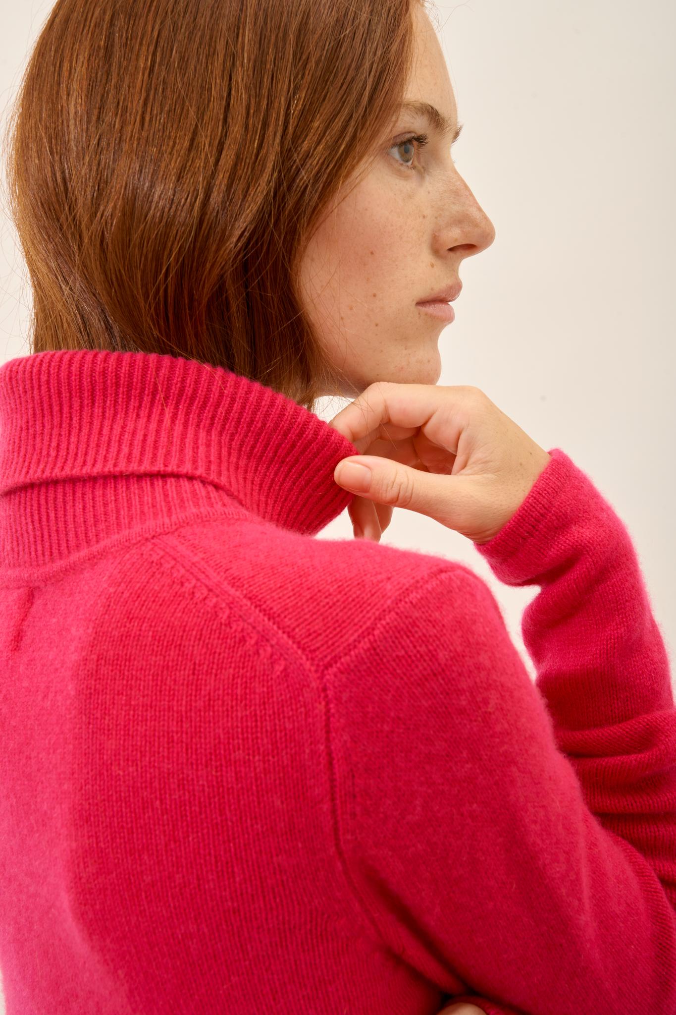 JUNE pull col roulé fuchsia