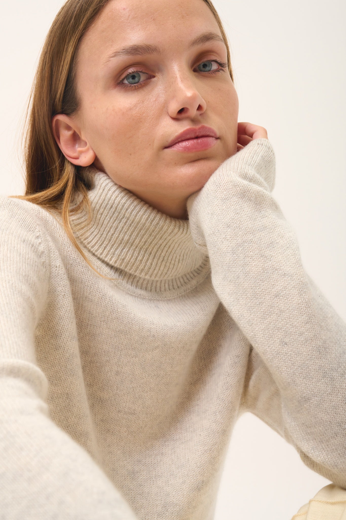 JUNE pull col roulé gris perle chiné