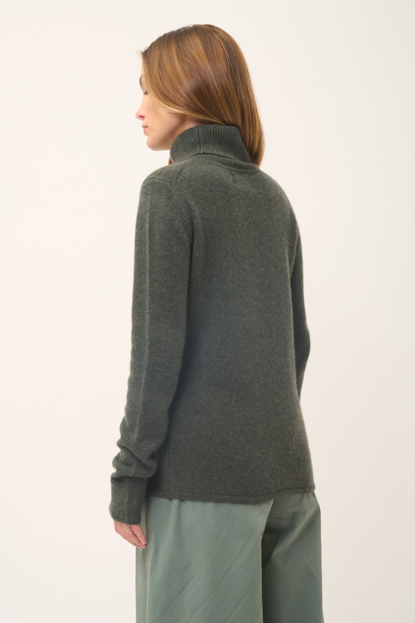 JUNE pull col roulé kaki chiné