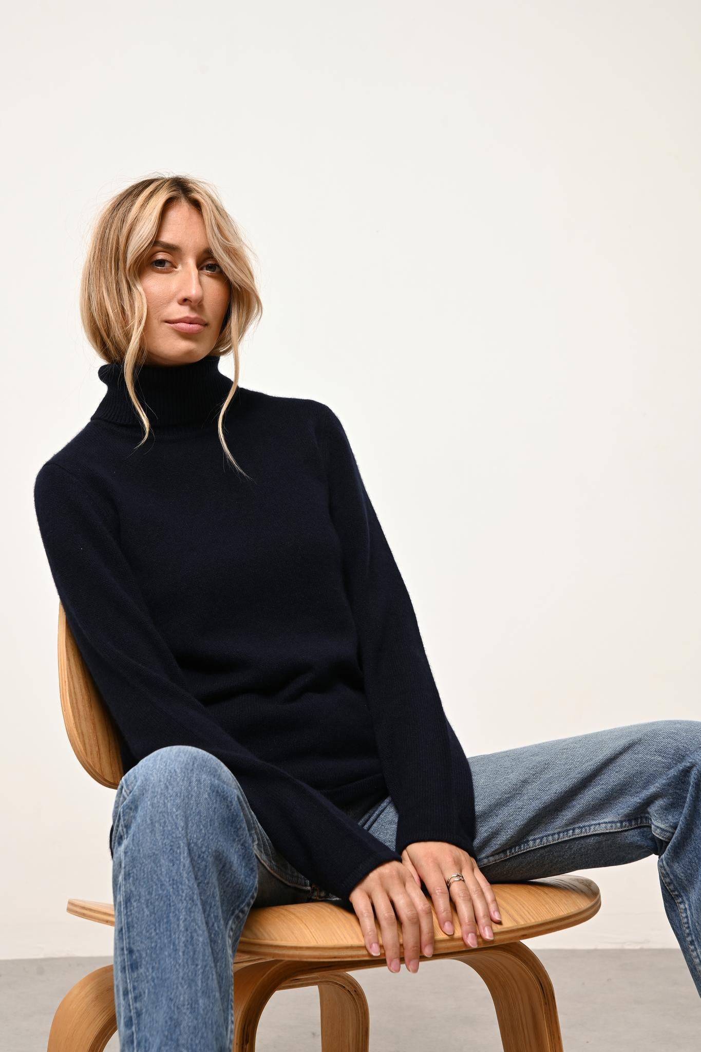 JUNE pull col roulé navy