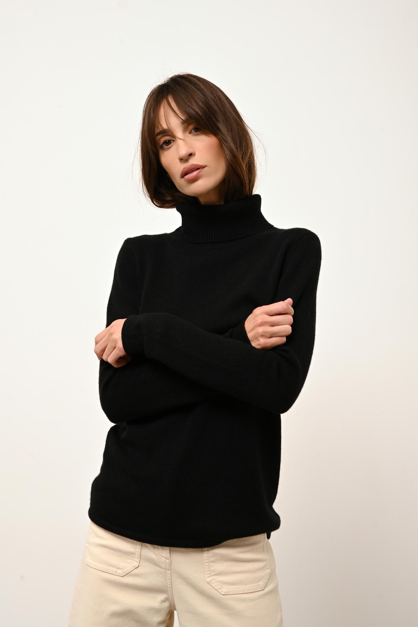 JUNE pull col roulé noir