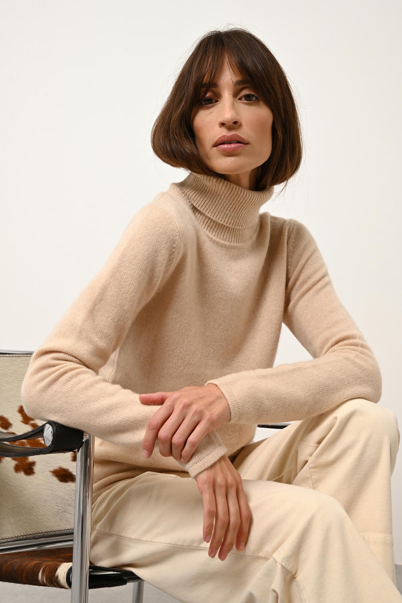 JUNE pull col roulé sable