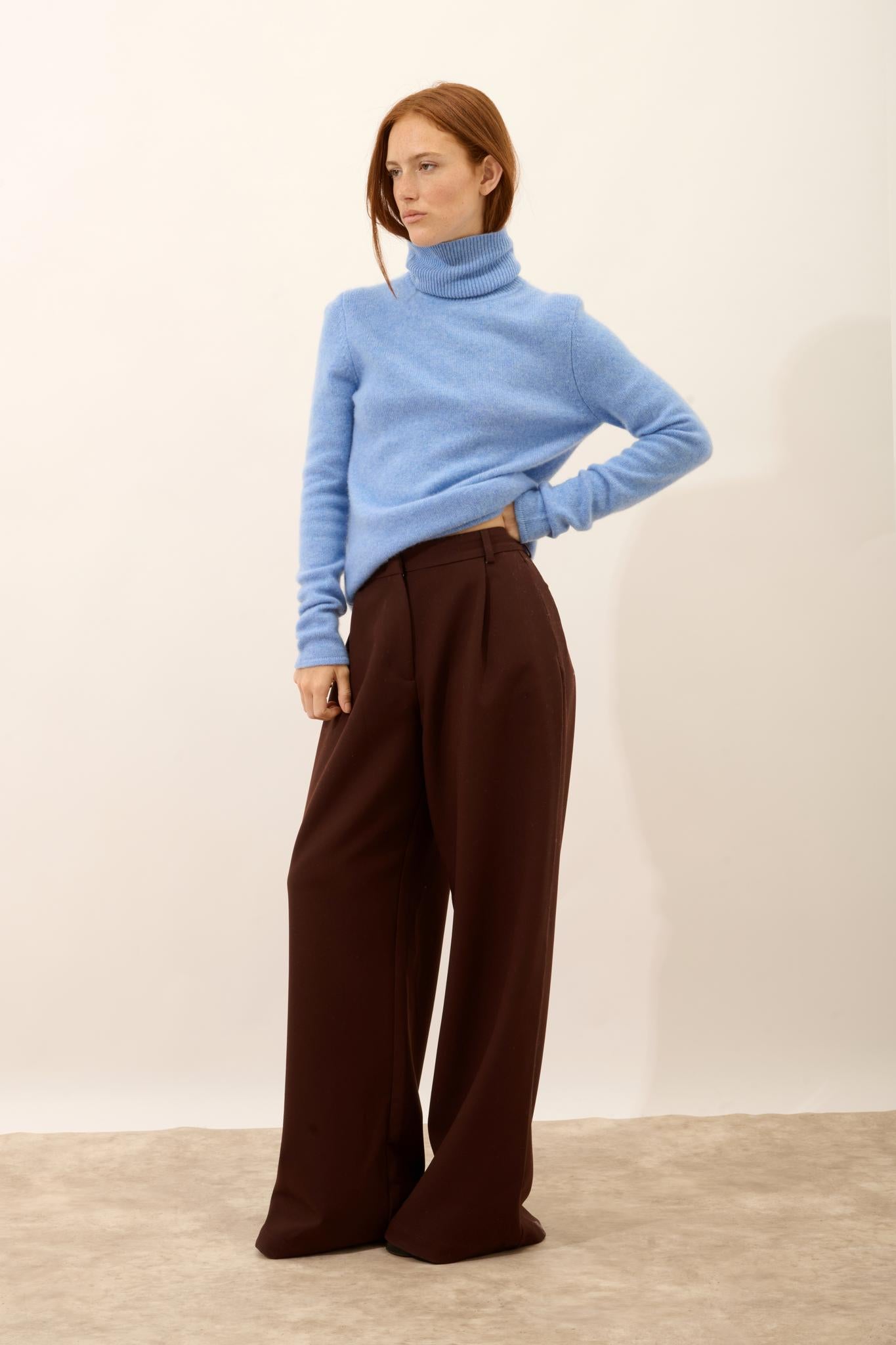 JUNE pull col roulé sky