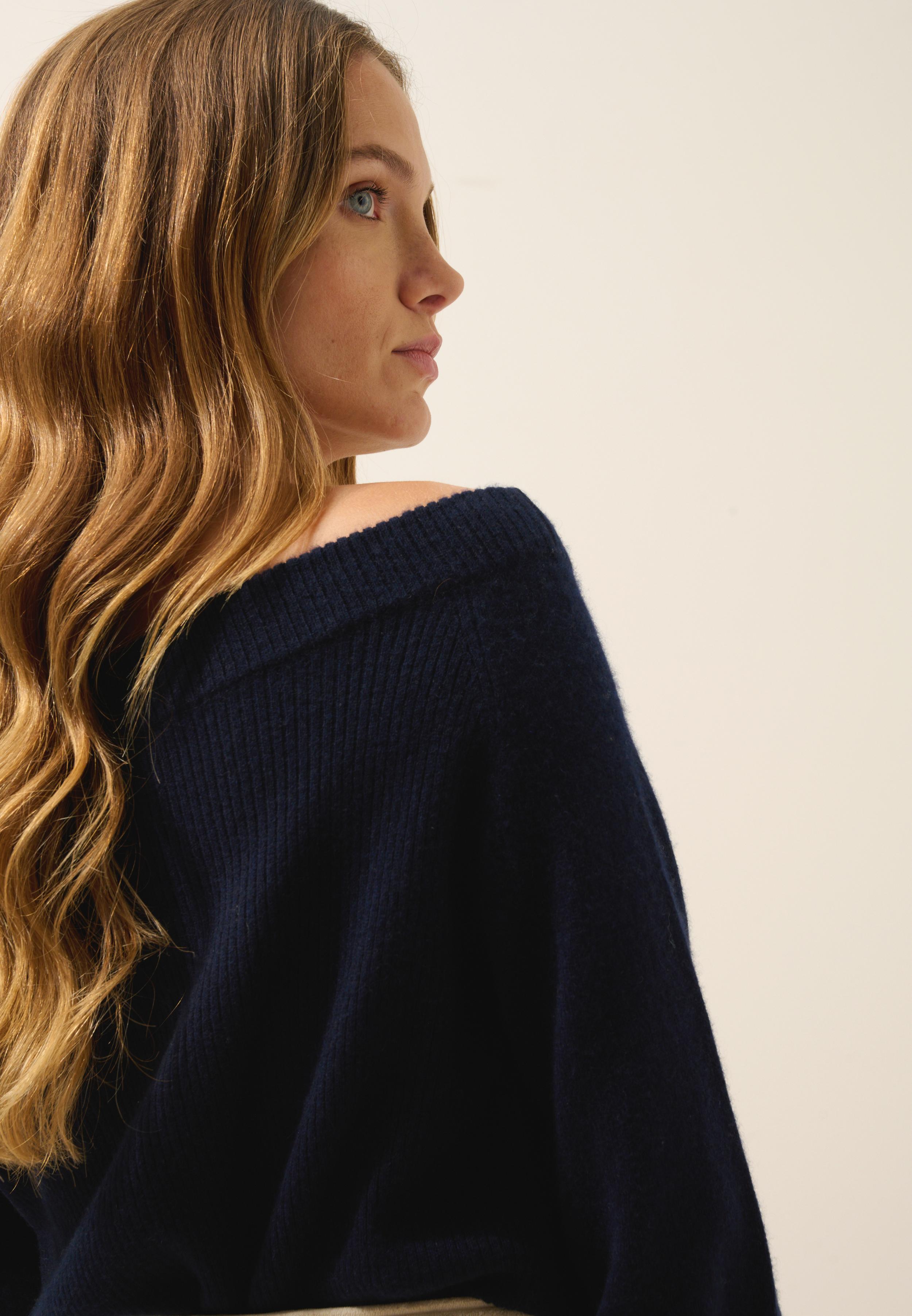 KELLY navy boat-neck sweater