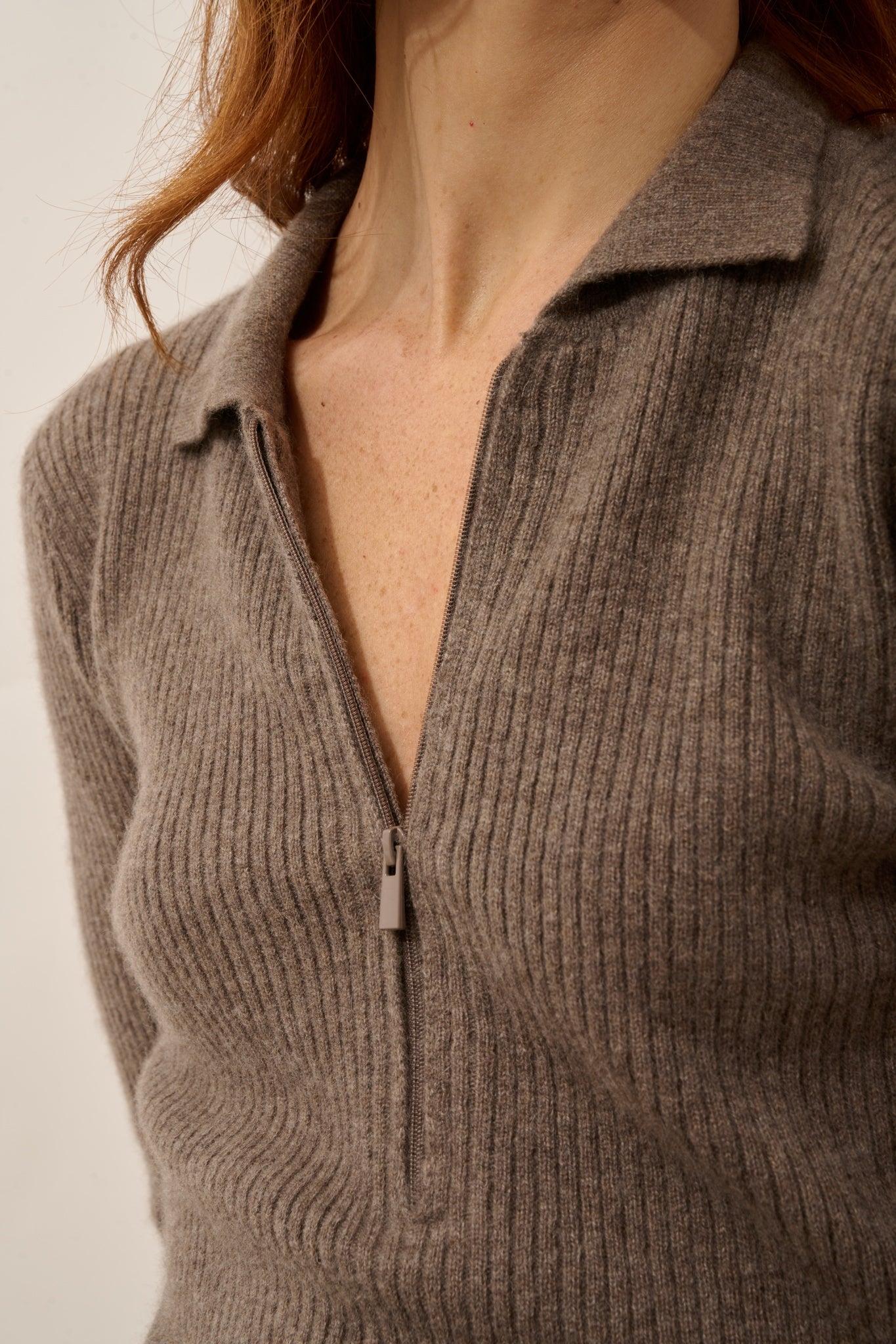 KRISTJAN polo col zippé manches longues taupe chiné