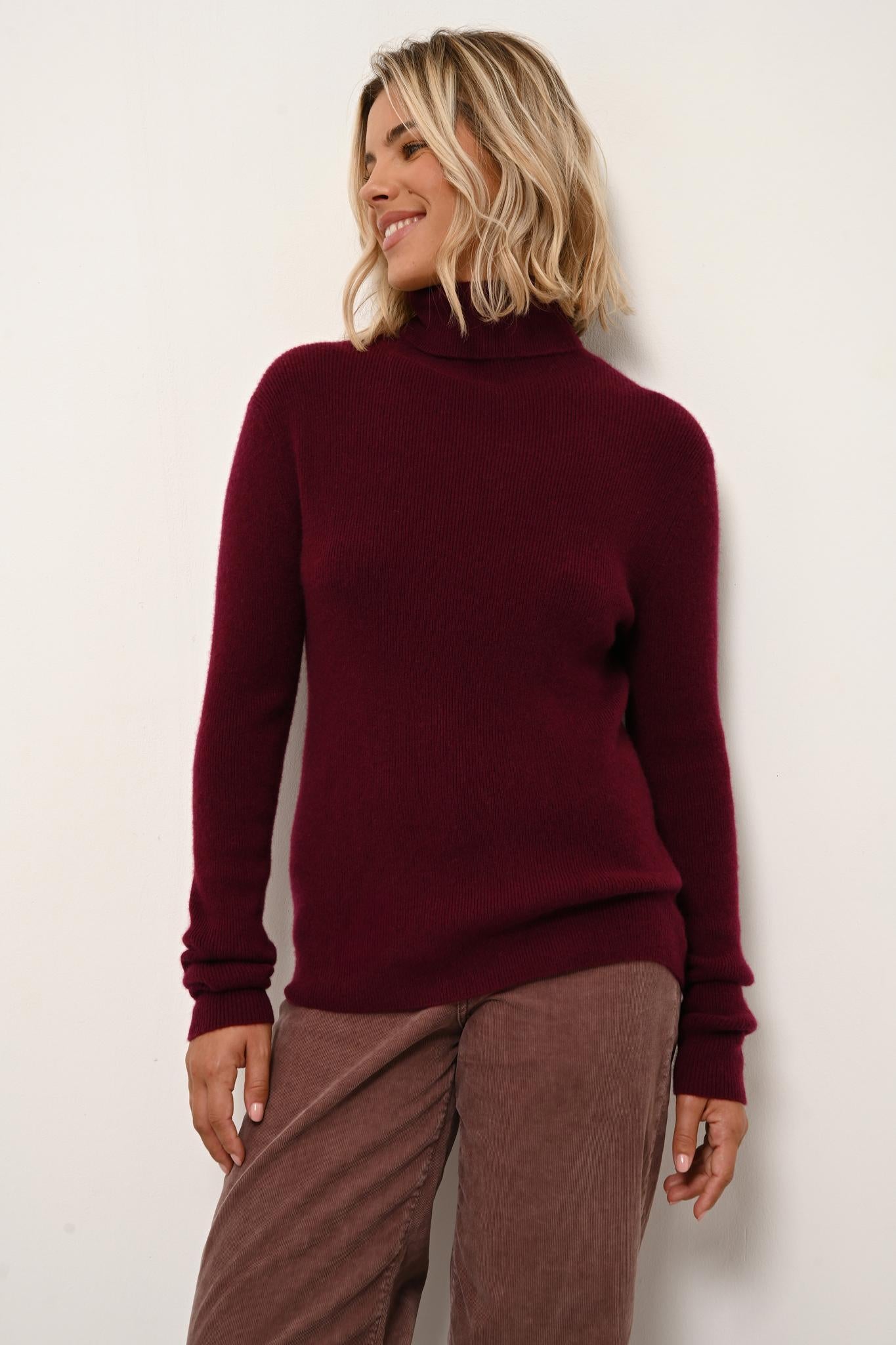 LANAIS pull col roulé bordeaux