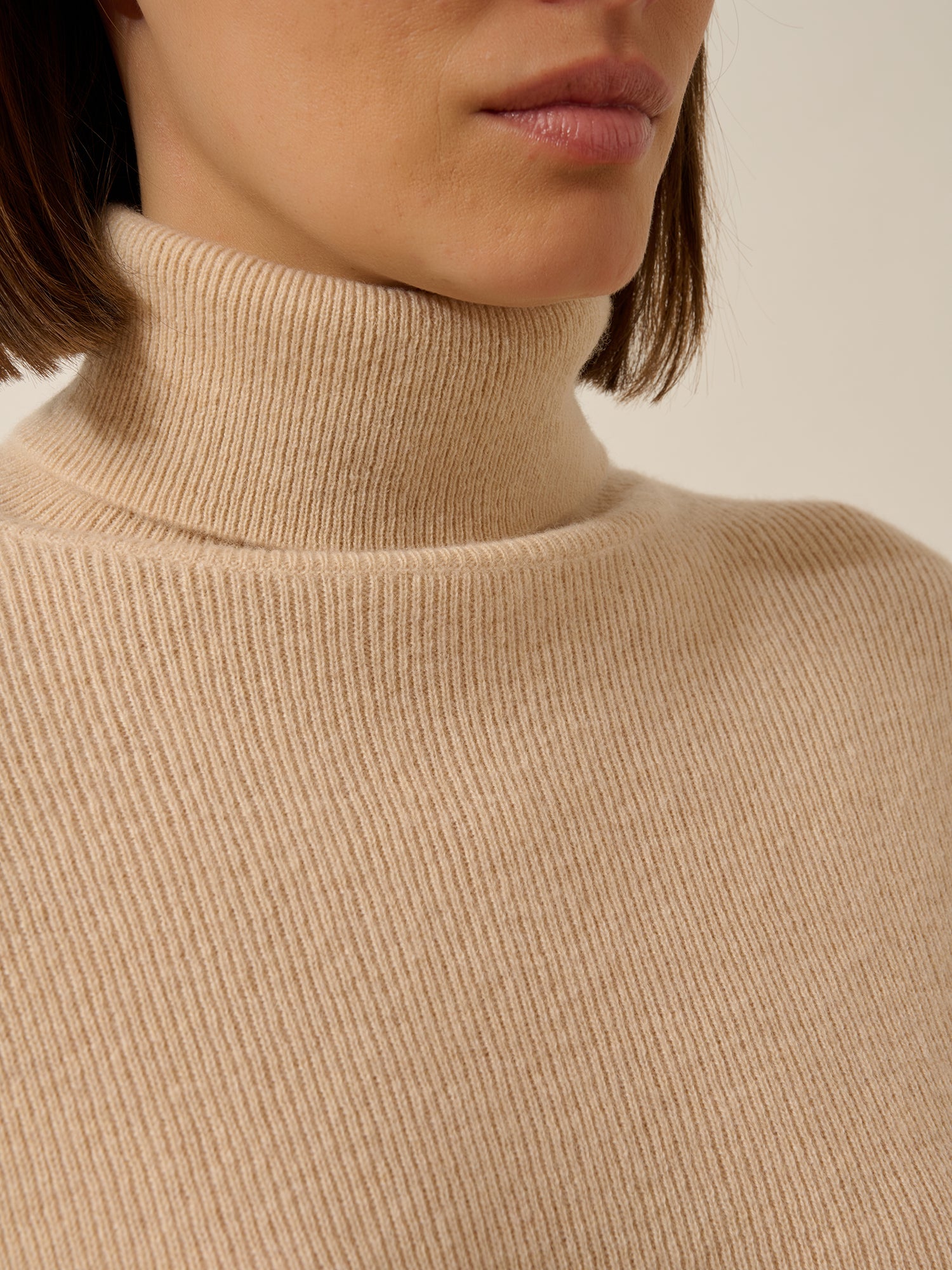 LANAIS sand-colored turtleneck sweater