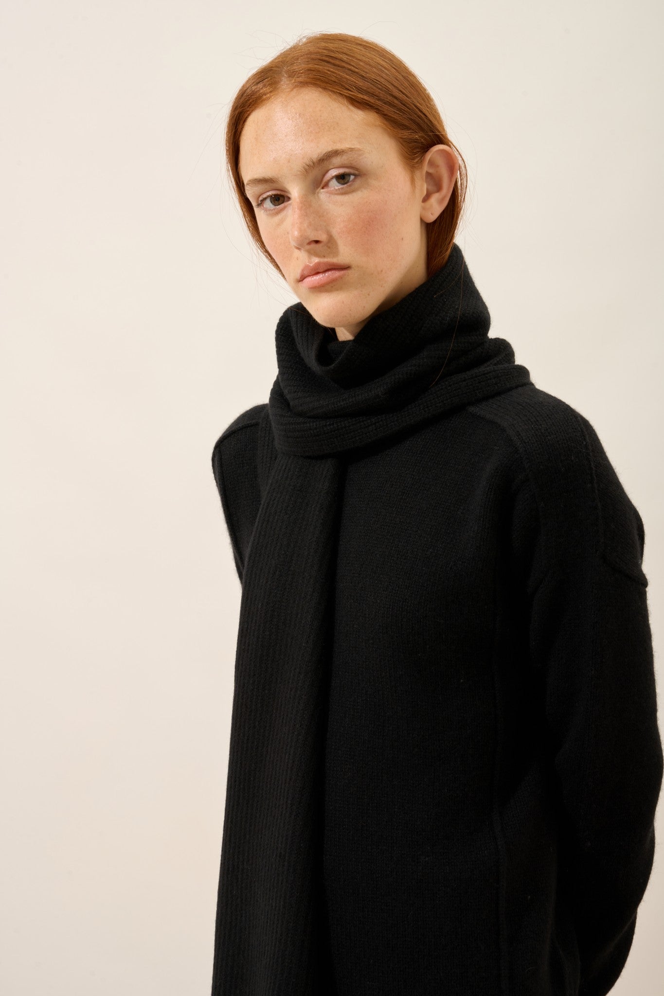 4-ply black scarf, 100% cashmere