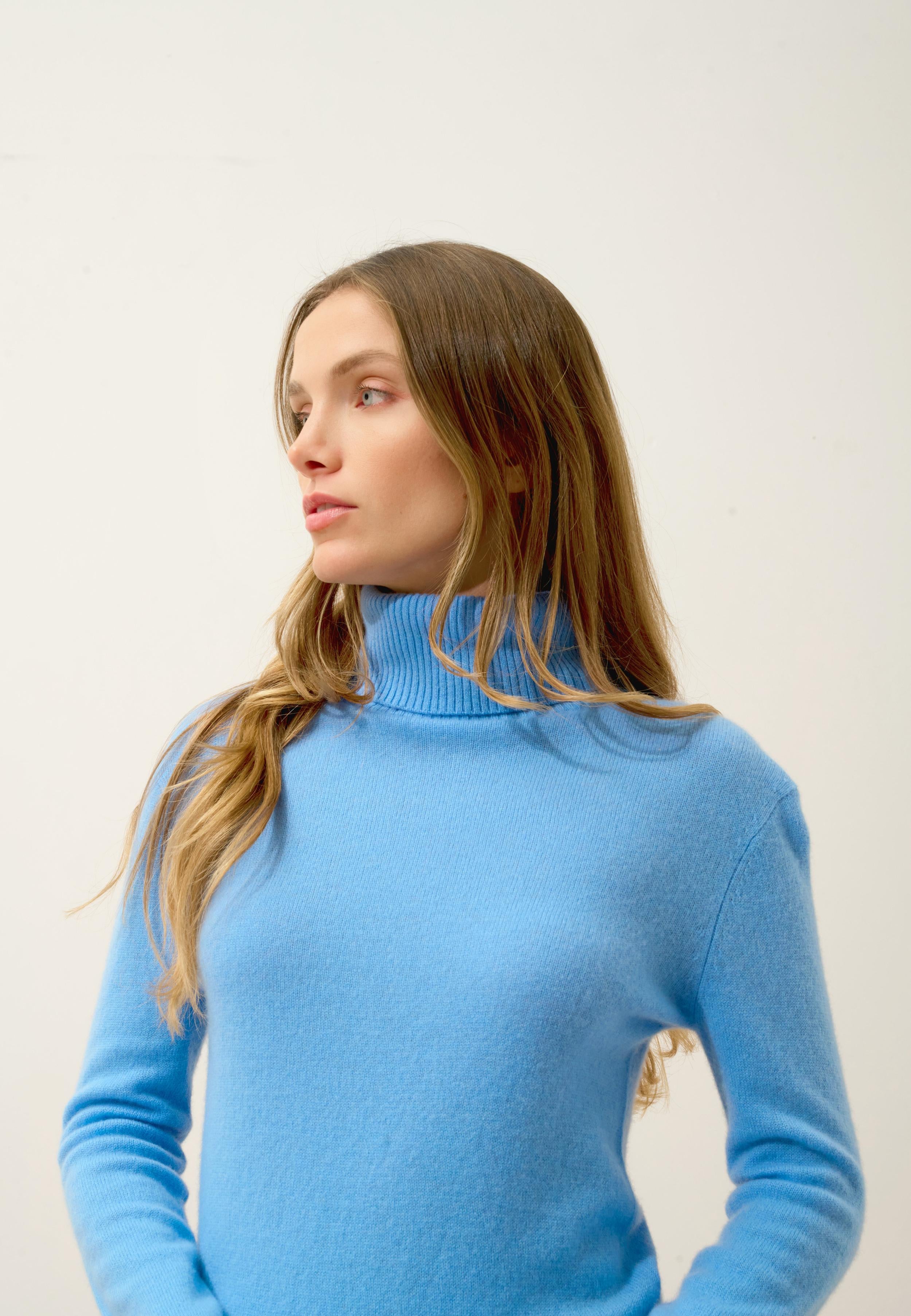 LEXIE pull col roulé baby blue